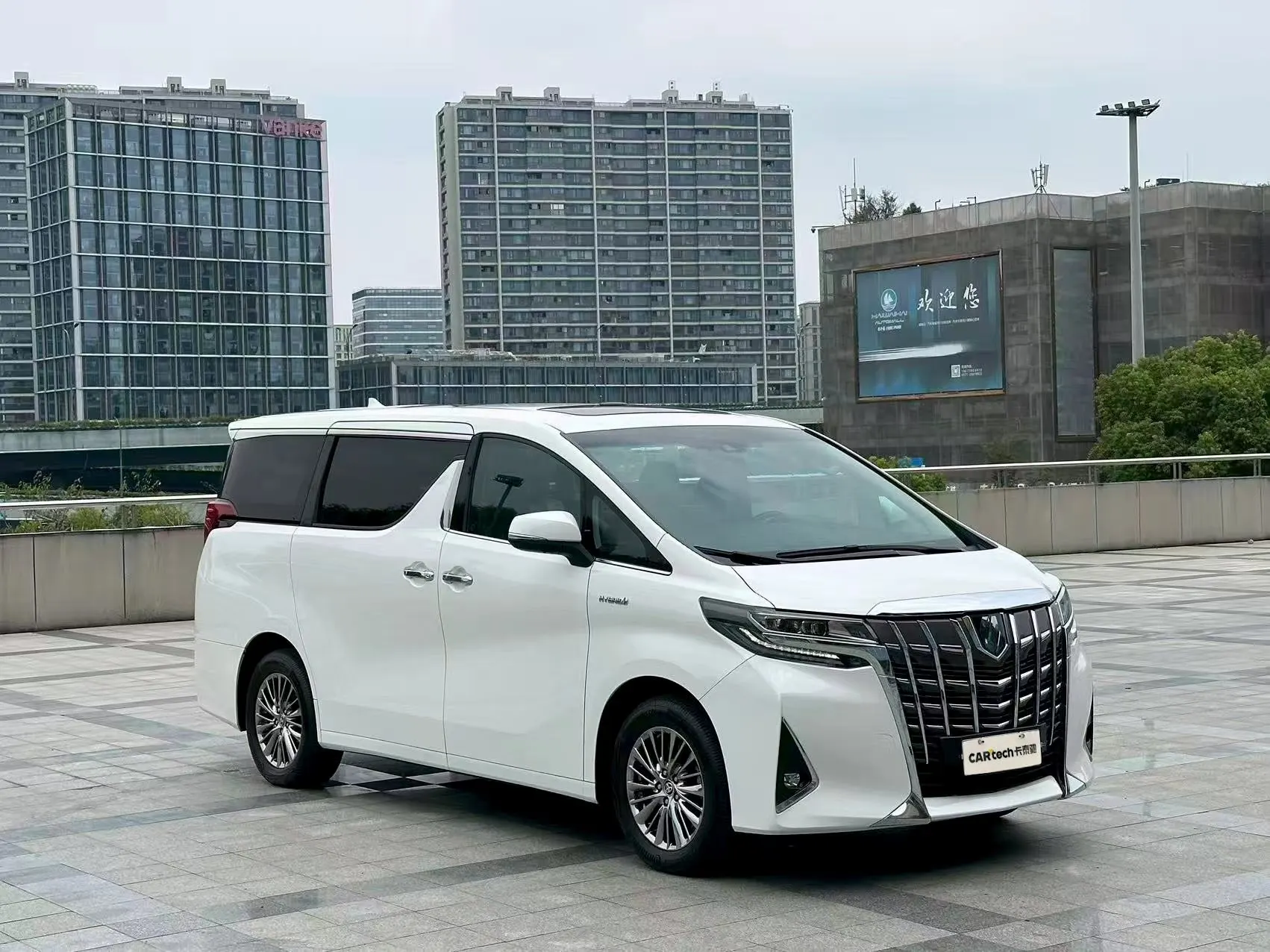 Toyota Alphard, 2022 2