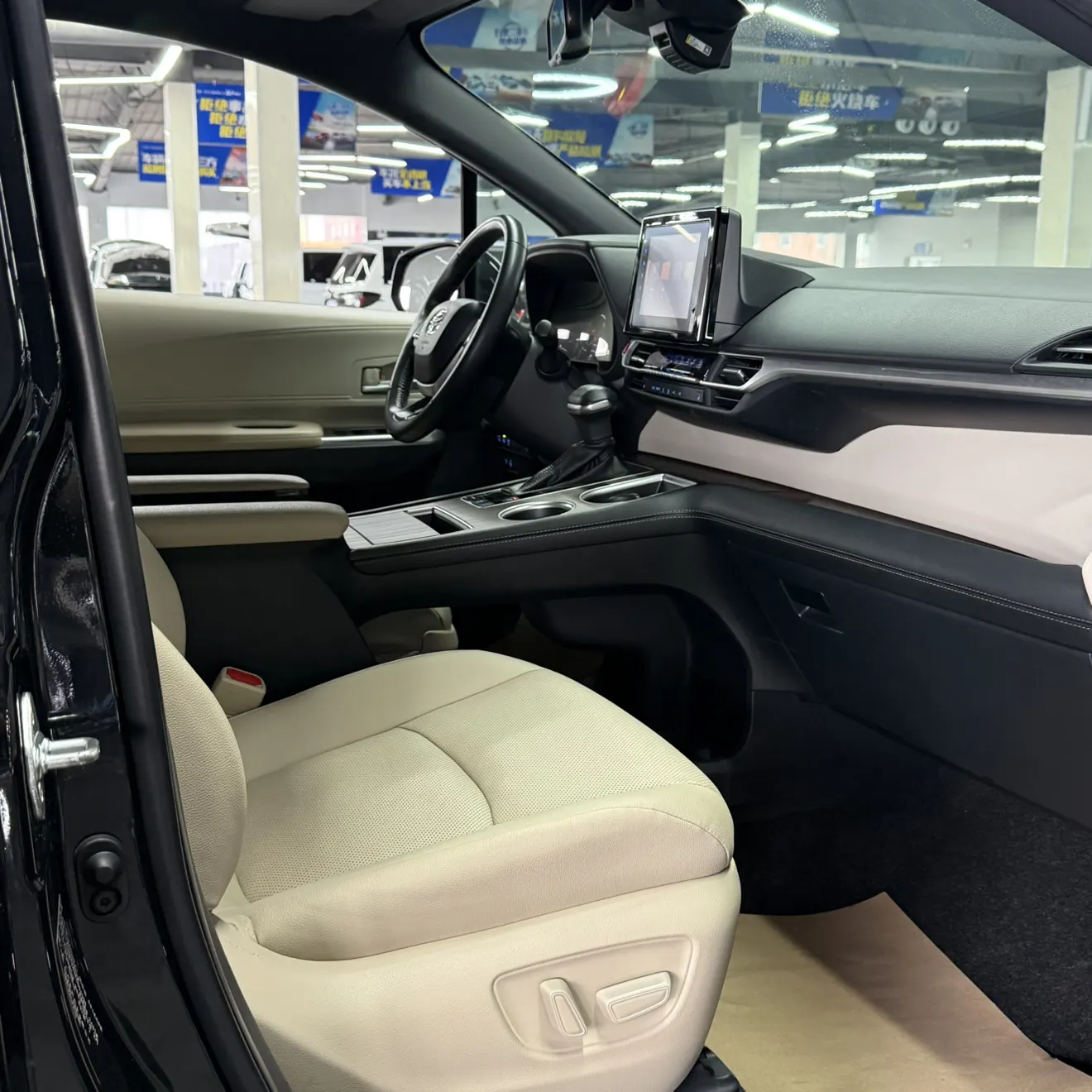 Toyota Sienna, 2025 19
