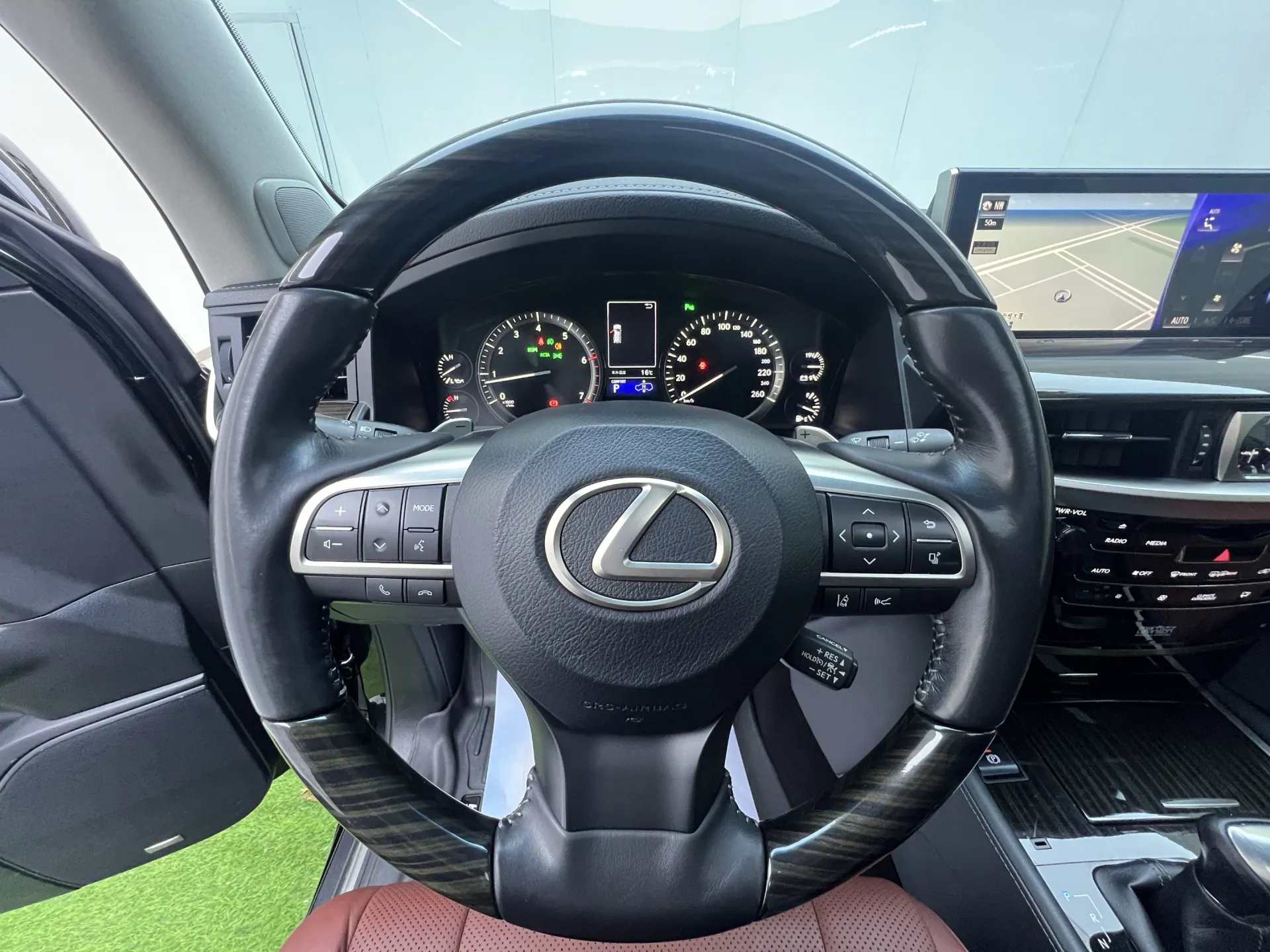 Lexus LX 570, 2019 15