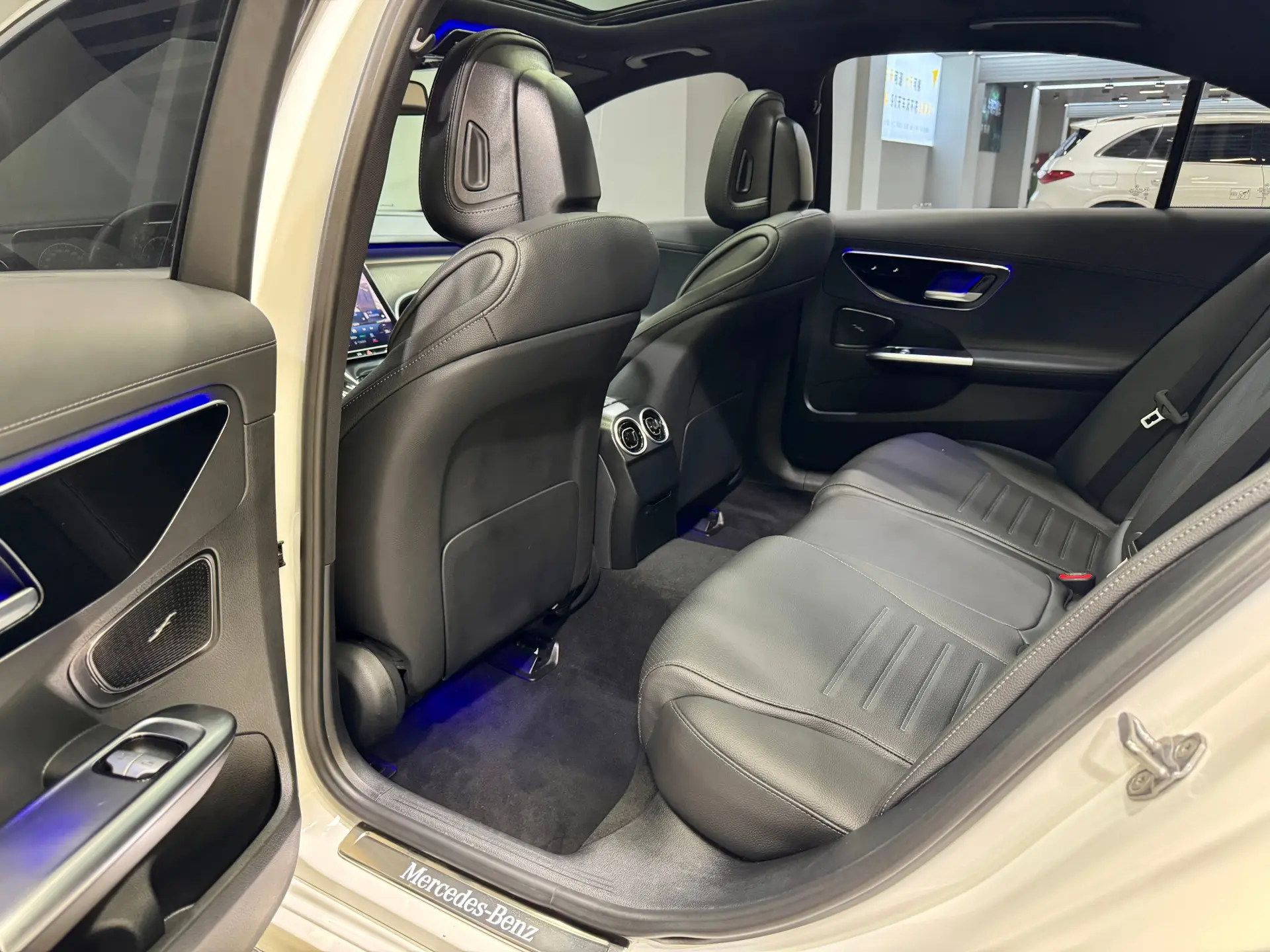 Mercedes-Benz C 260 L, 2023 25