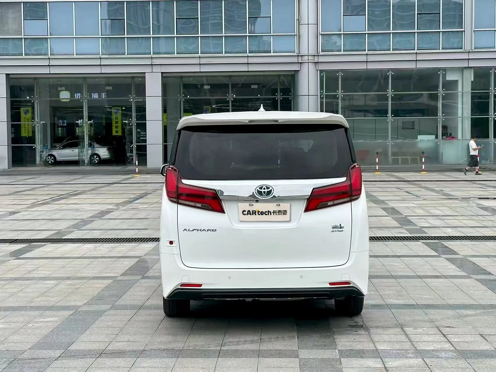 Toyota Alphard, 2022 все фото