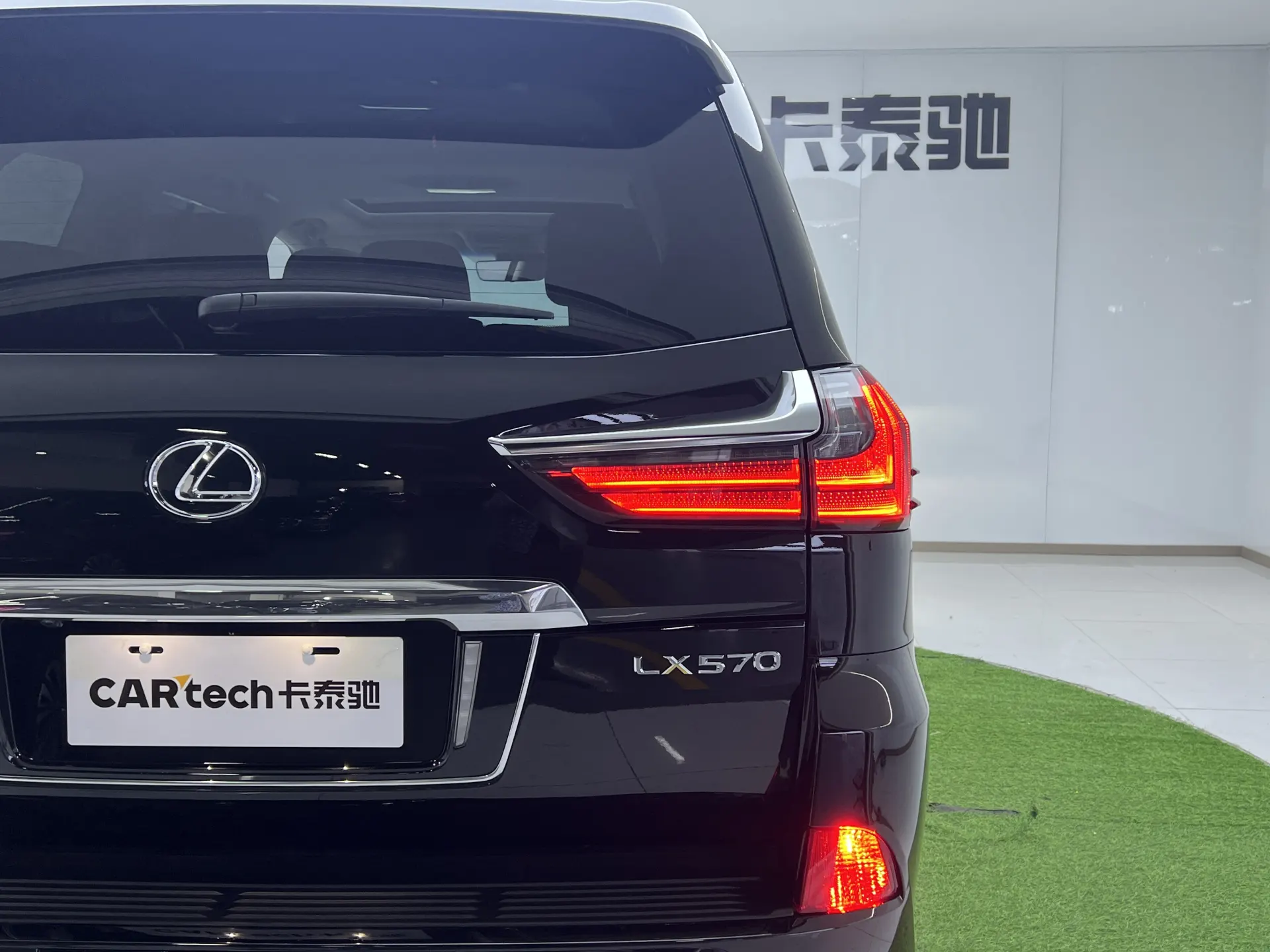 Lexus LX 570, 2019 все фото