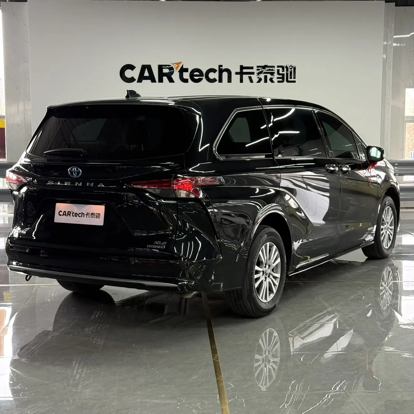 Toyota Sienna, 2025 все фото
