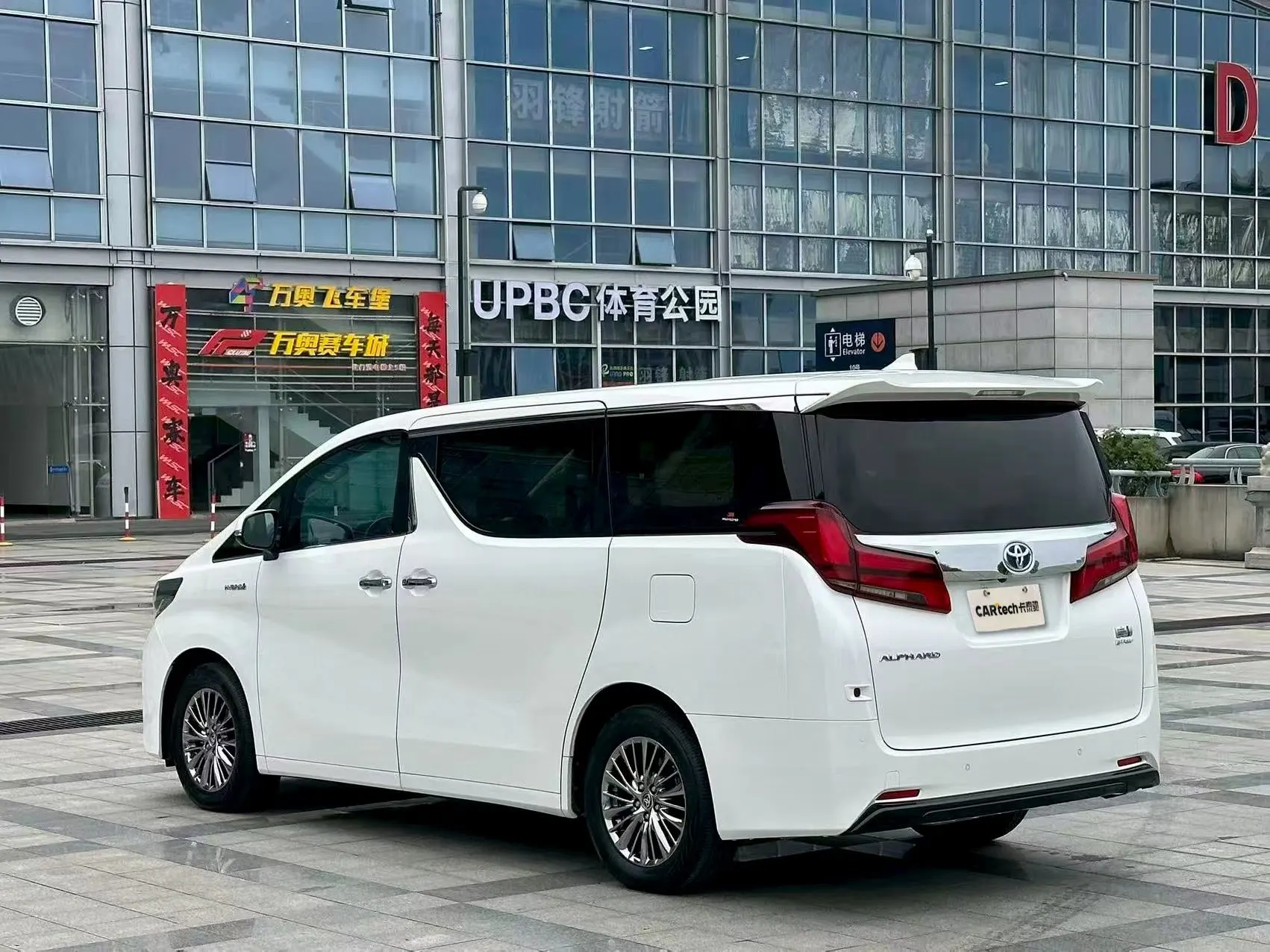 Toyota Alphard, 2022 6