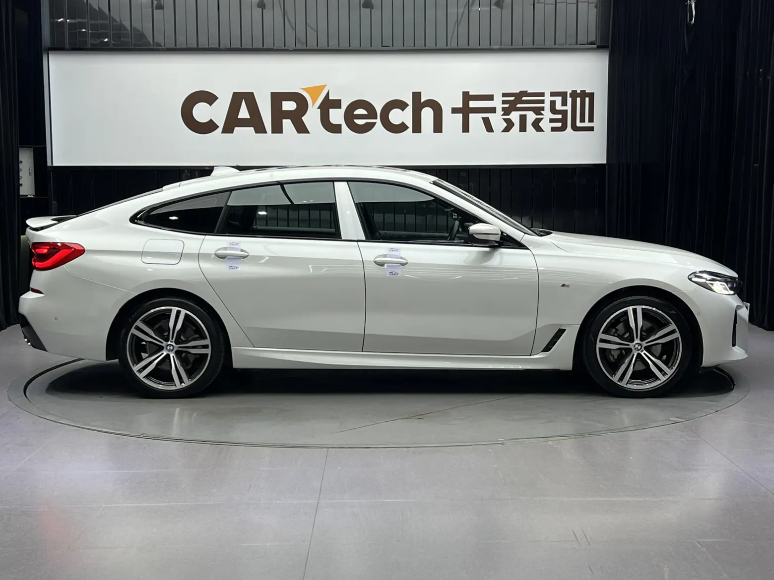 BMW 6GT, 2023 4