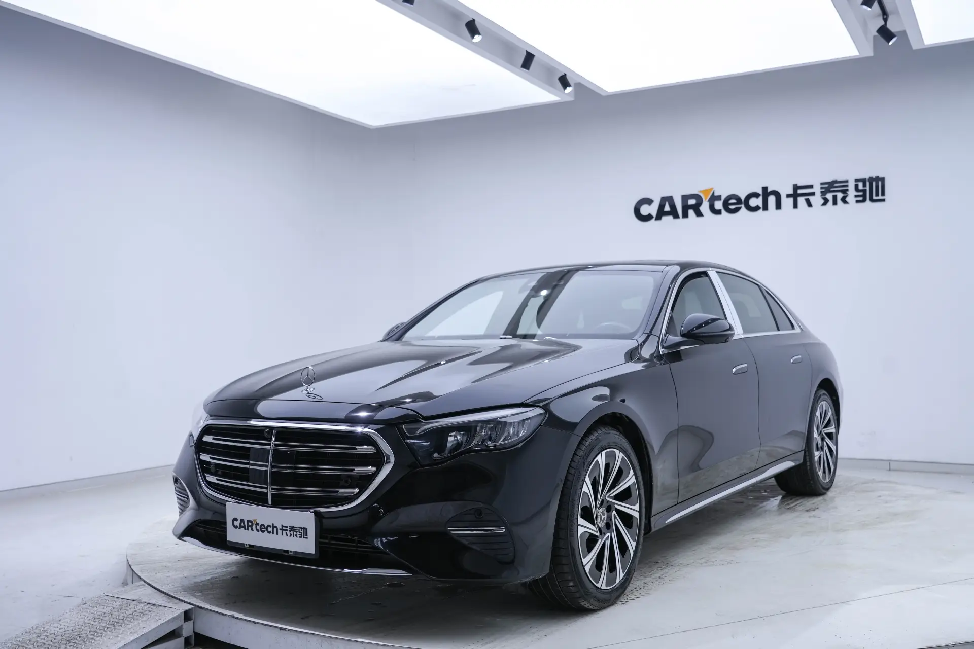 Mercedes-Benz E 300 L, 2024 14