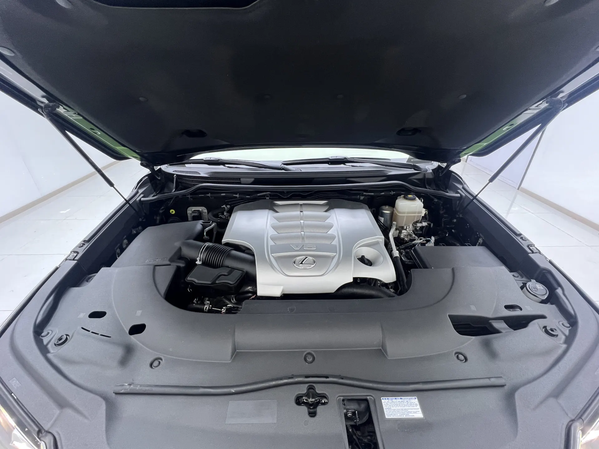 Lexus LX 570, 2019 8