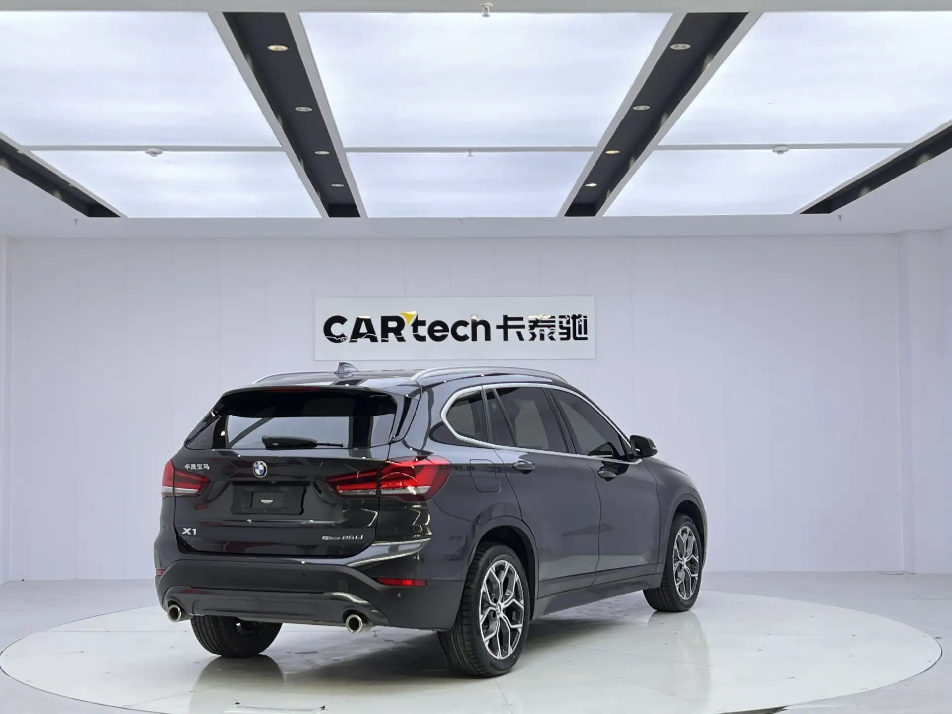 BMW X1, 2023 все фото