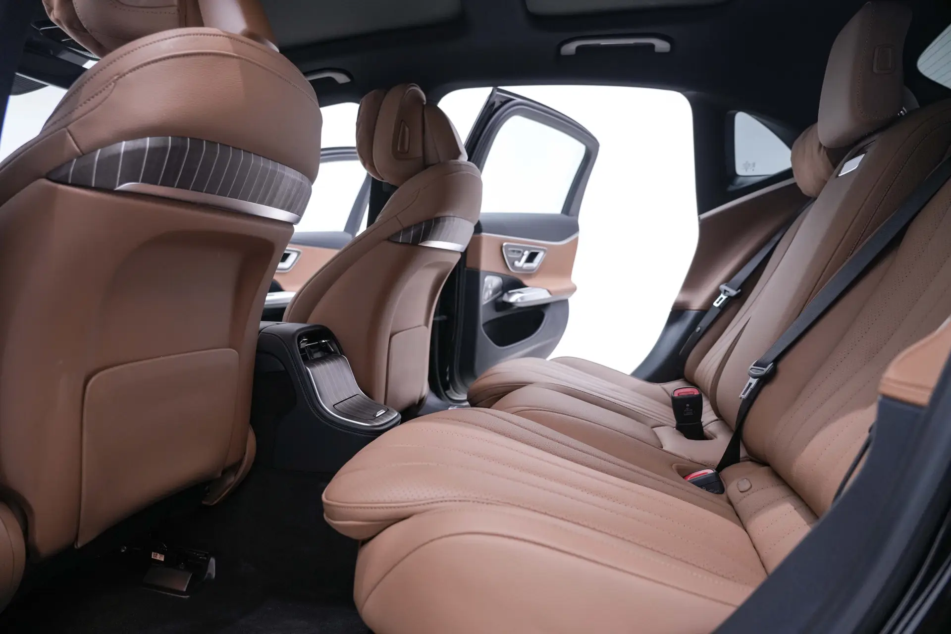 Mercedes-Benz E 300 L, 2024 21