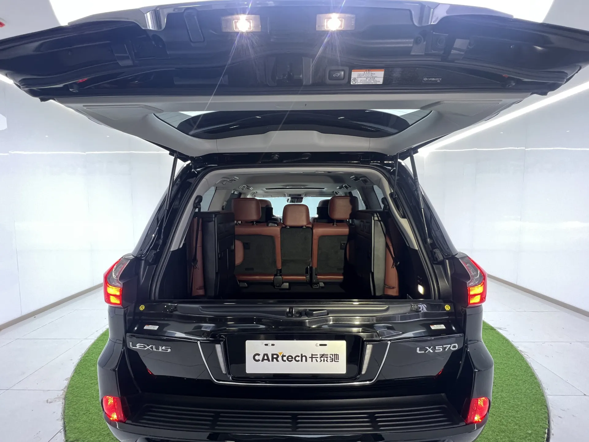 Lexus LX 570, 2019 11