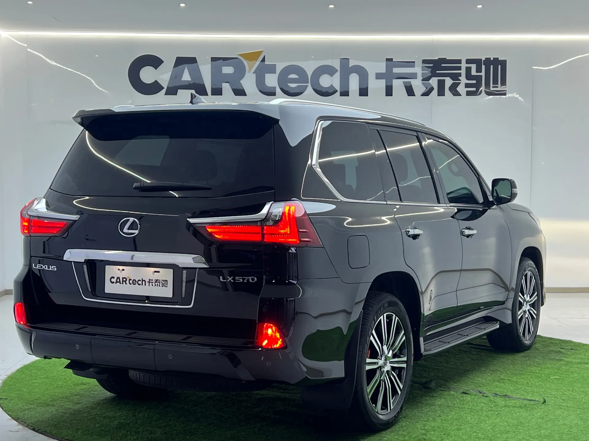 Lexus LX 570, 2019 34