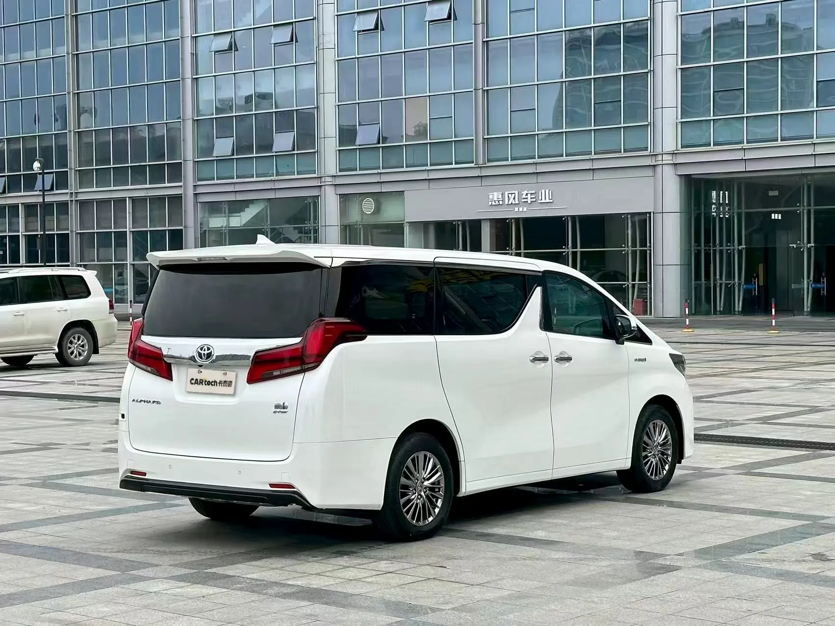 Toyota Alphard, 2022 4