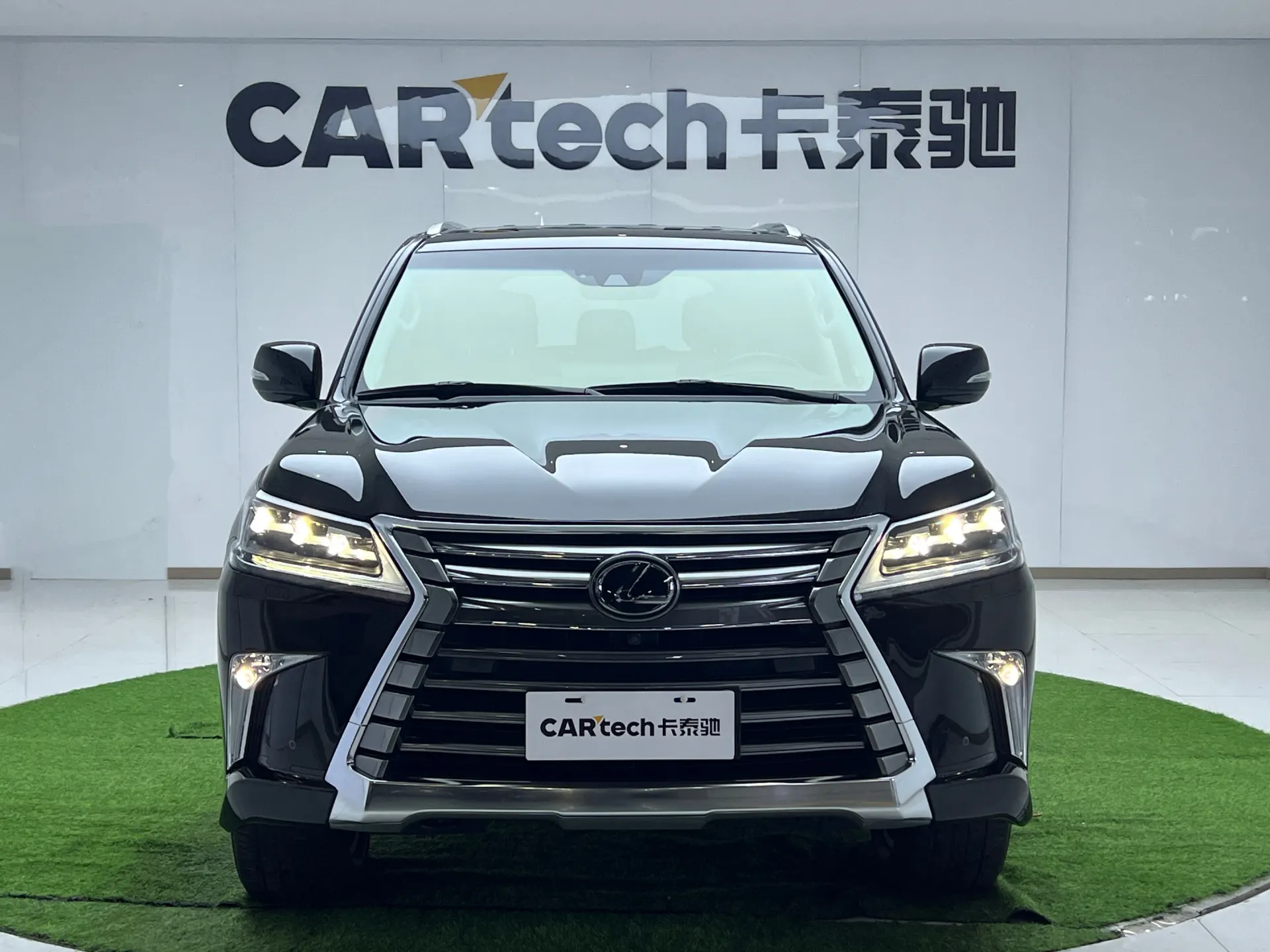 Lexus LX 570, 2019 31