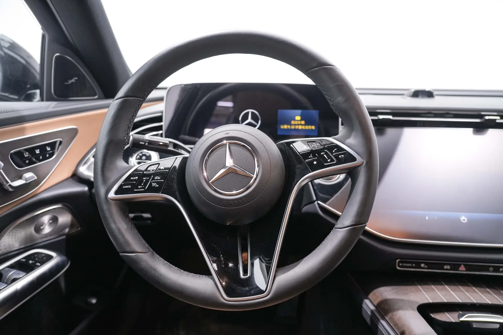 Mercedes-Benz E 300 L, 2024 16