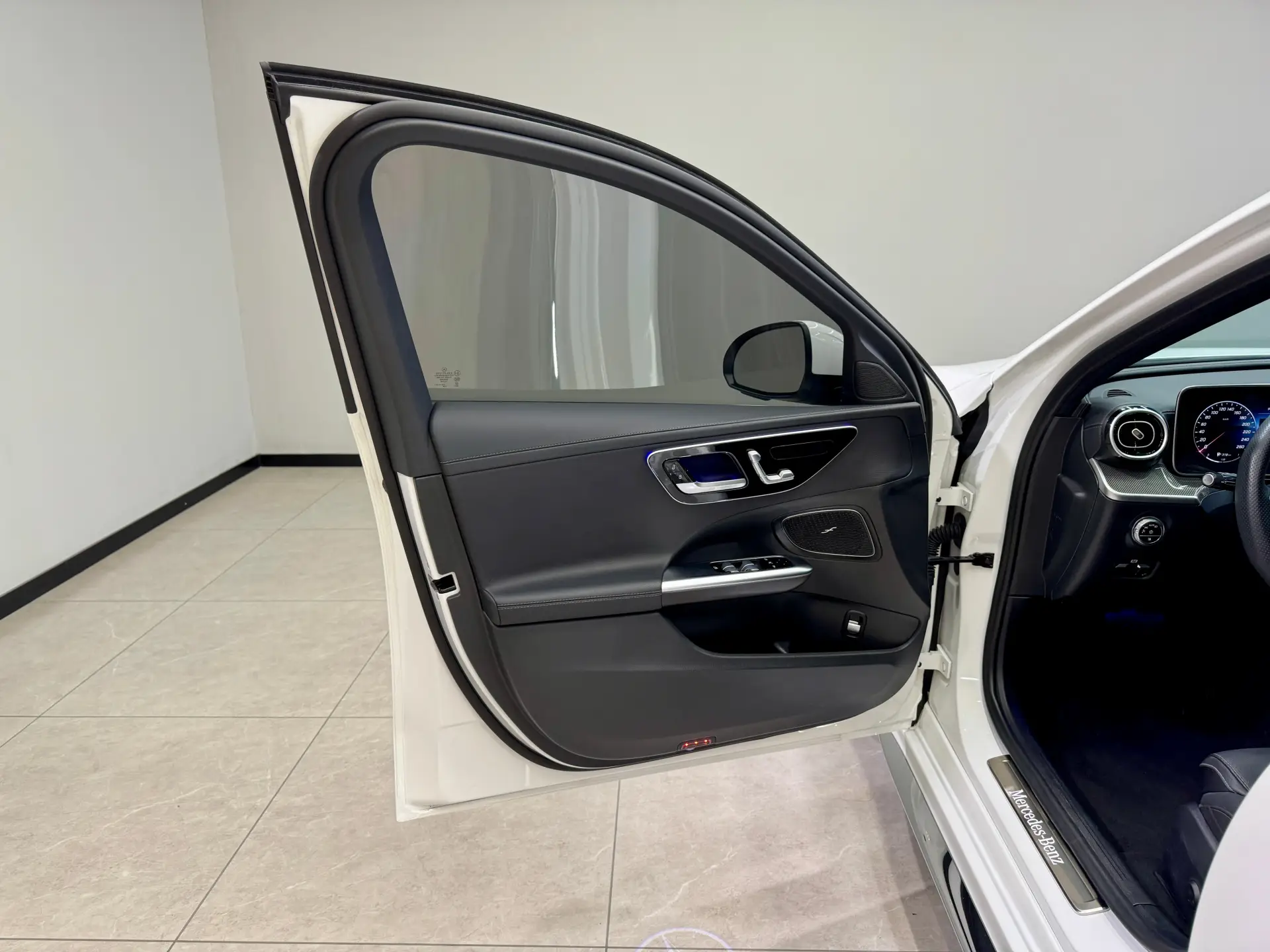 Mercedes-Benz C 260 L, 2023 12