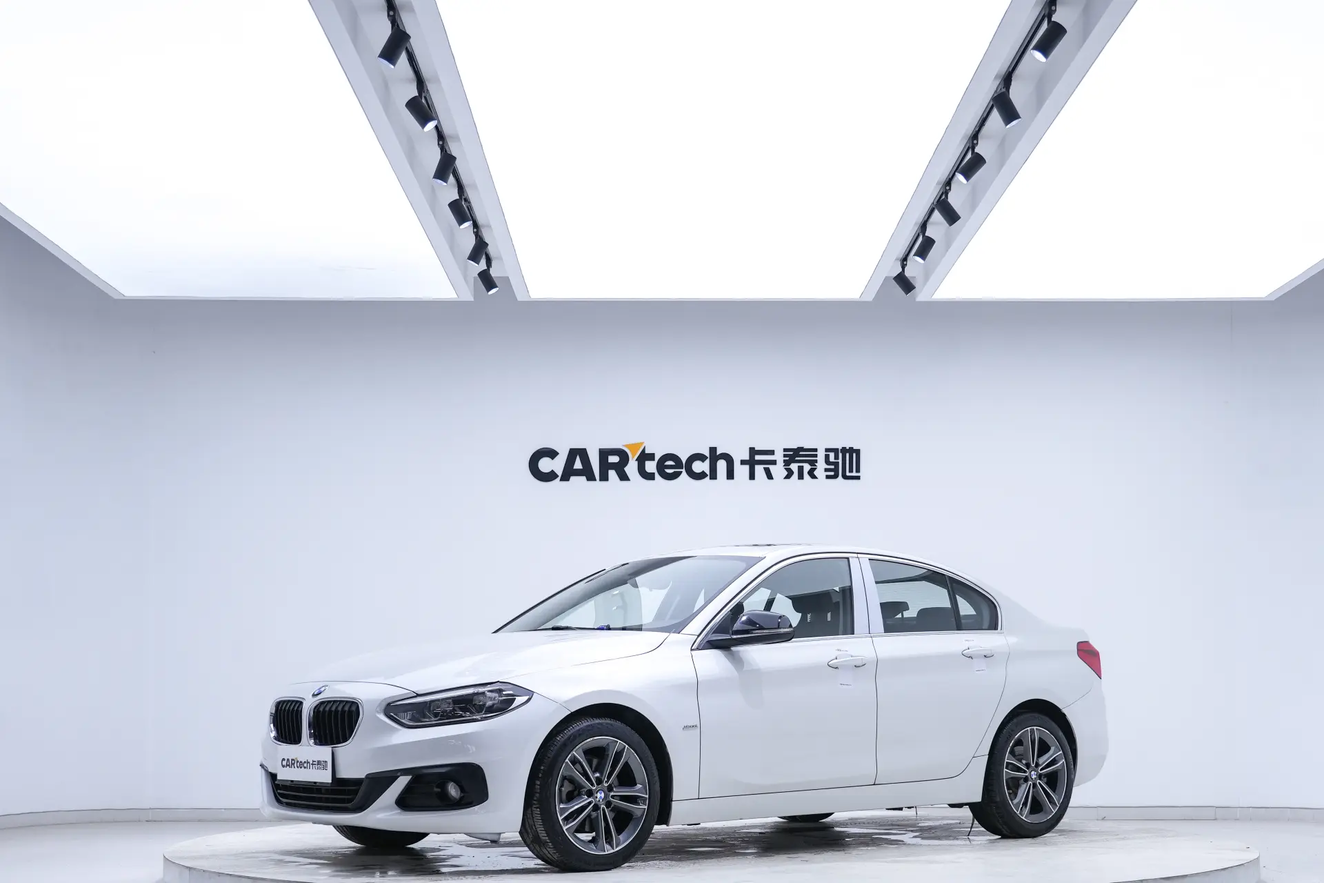 BMW 118i, 2018 15