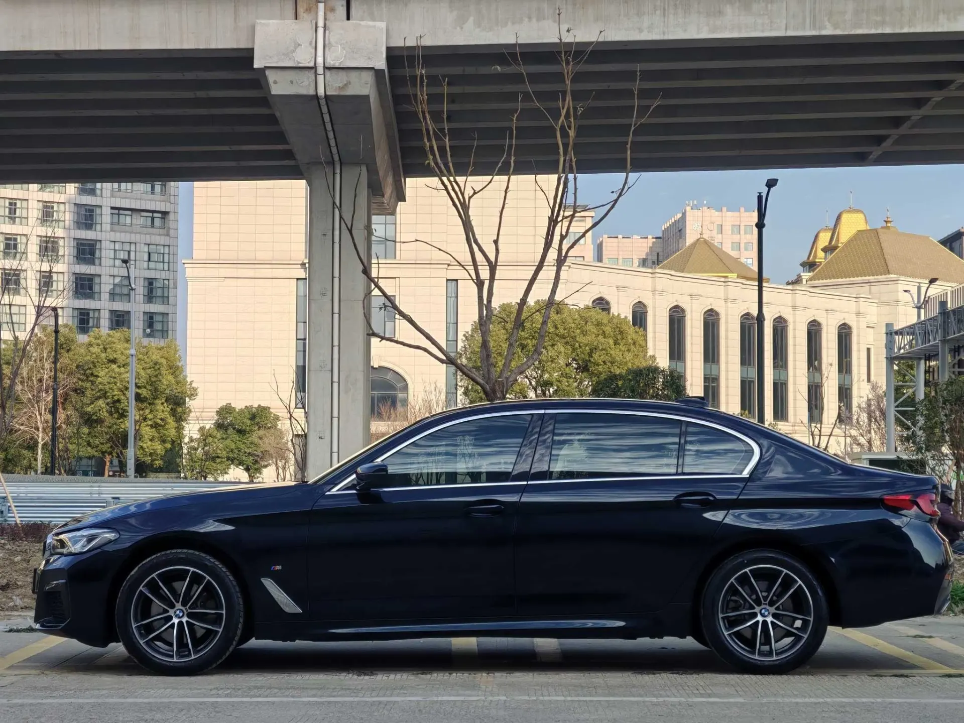 BMW 525Li, 2023 7