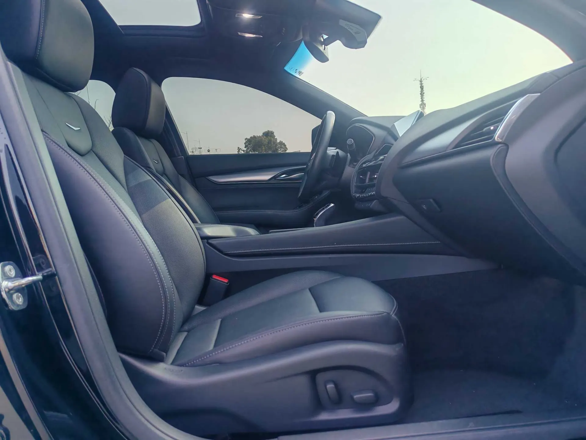 Cadillac CT5, 2023 25
