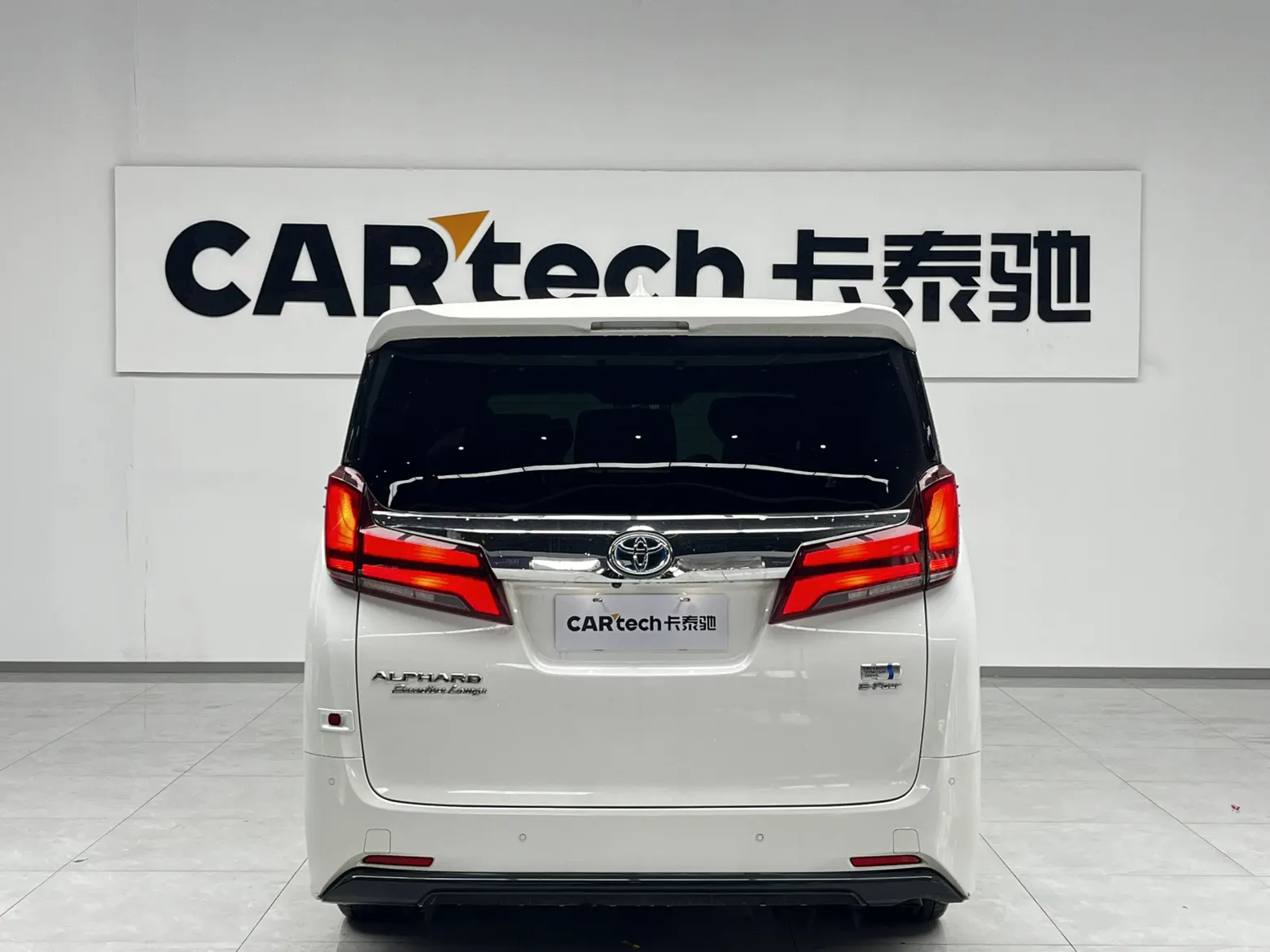 Toyota Alphard, 2023 3