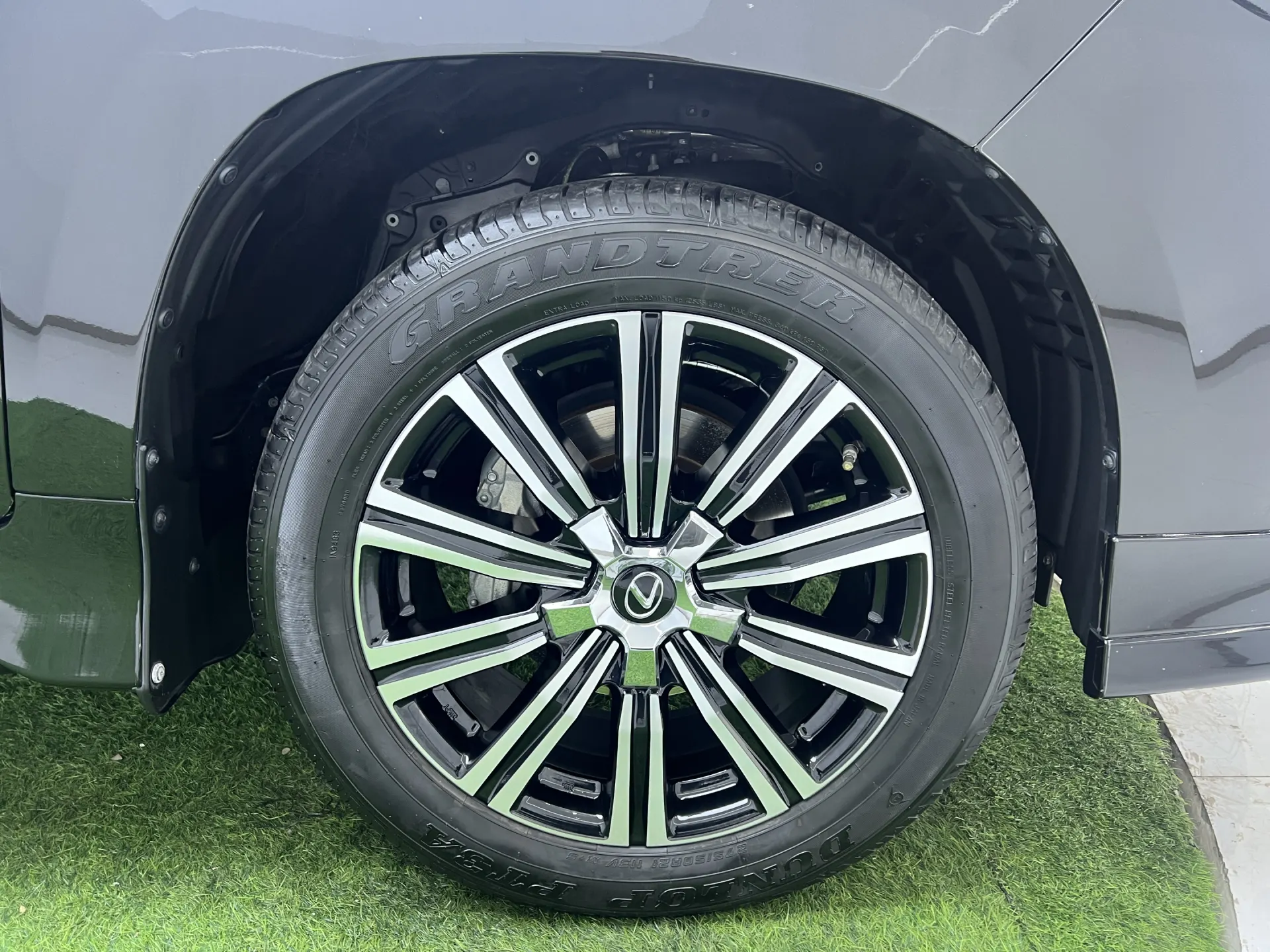 Lexus LX 570, 2023 2