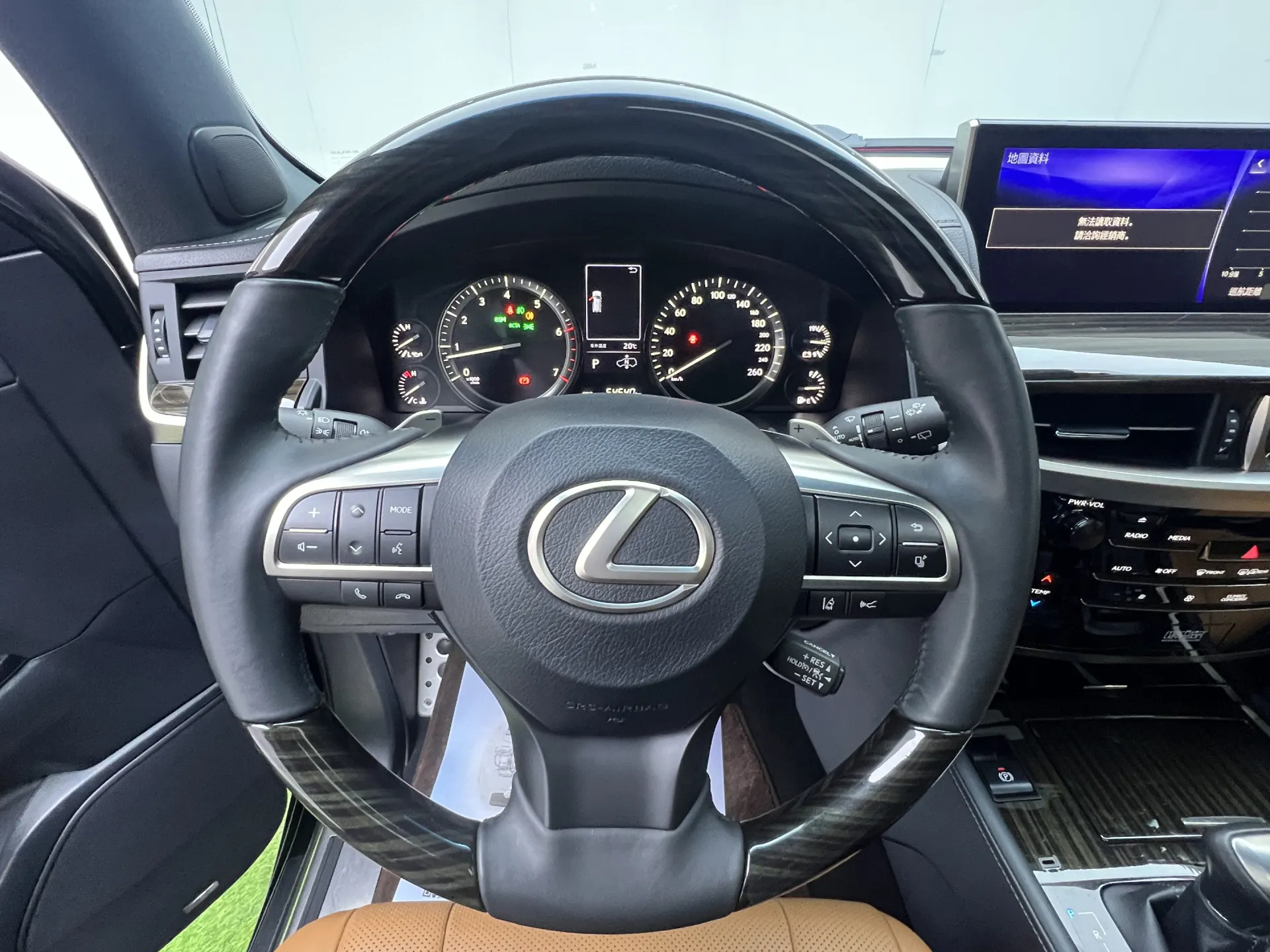 Lexus LX 570, 2023 17