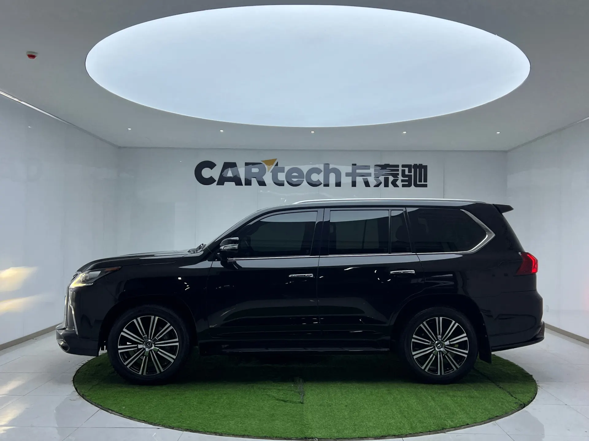 Lexus LX 570, 2023 25
