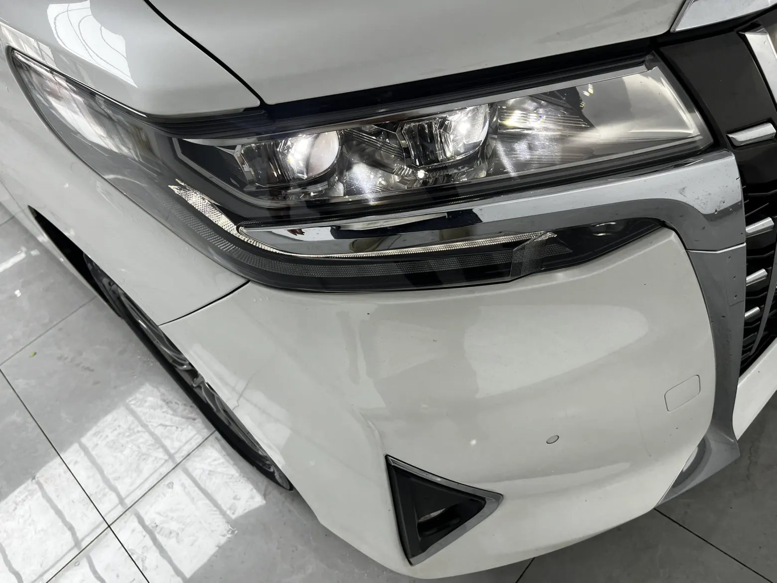 Toyota Alphard, 2023 все фото