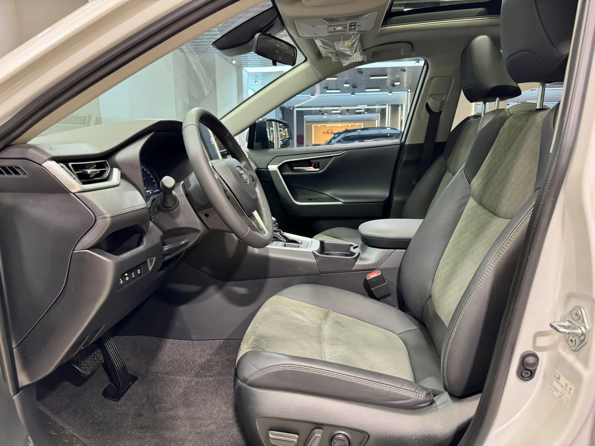Toyota RAV4, 2024 13