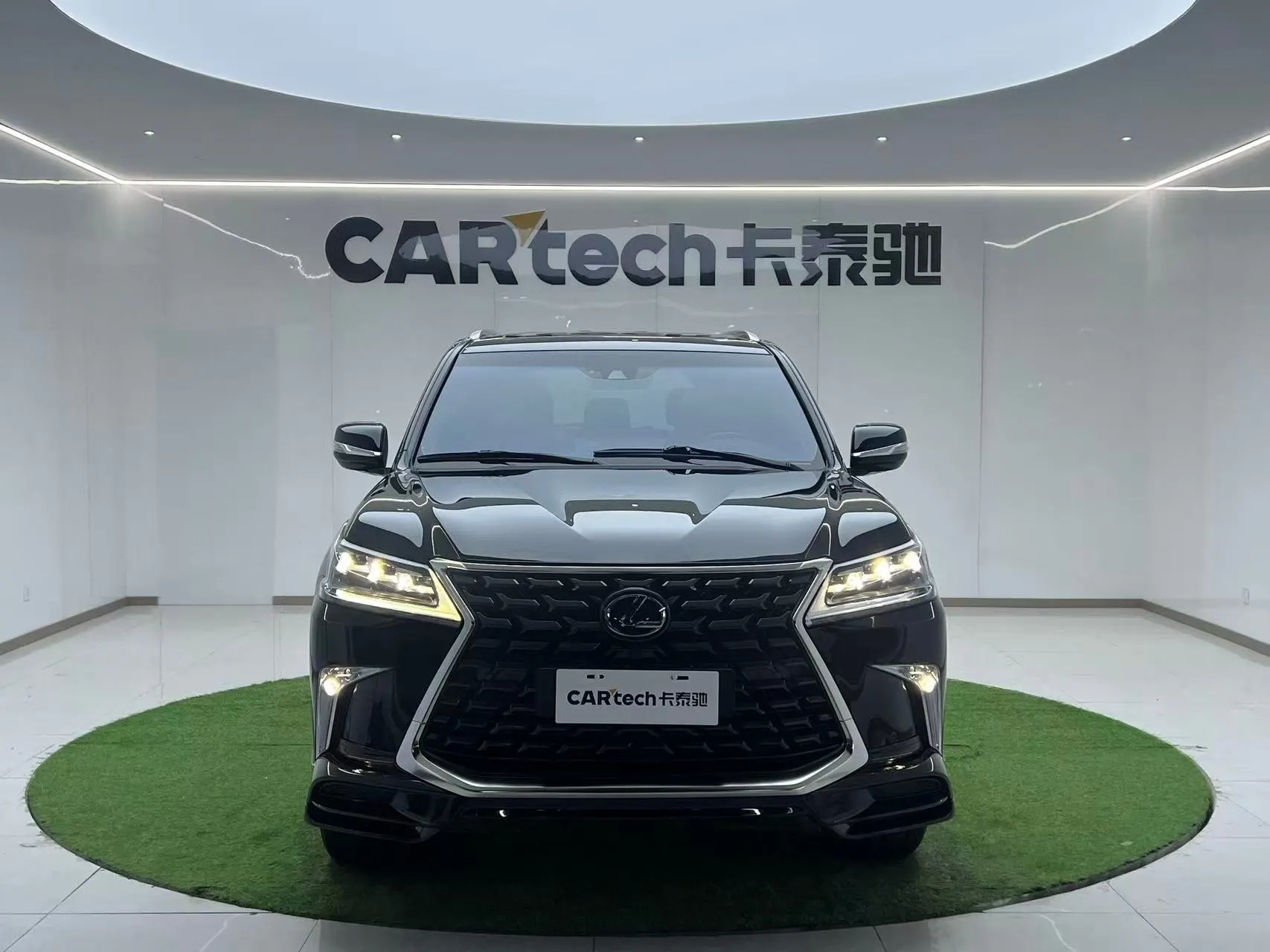 Lexus LX 570, 2023 31