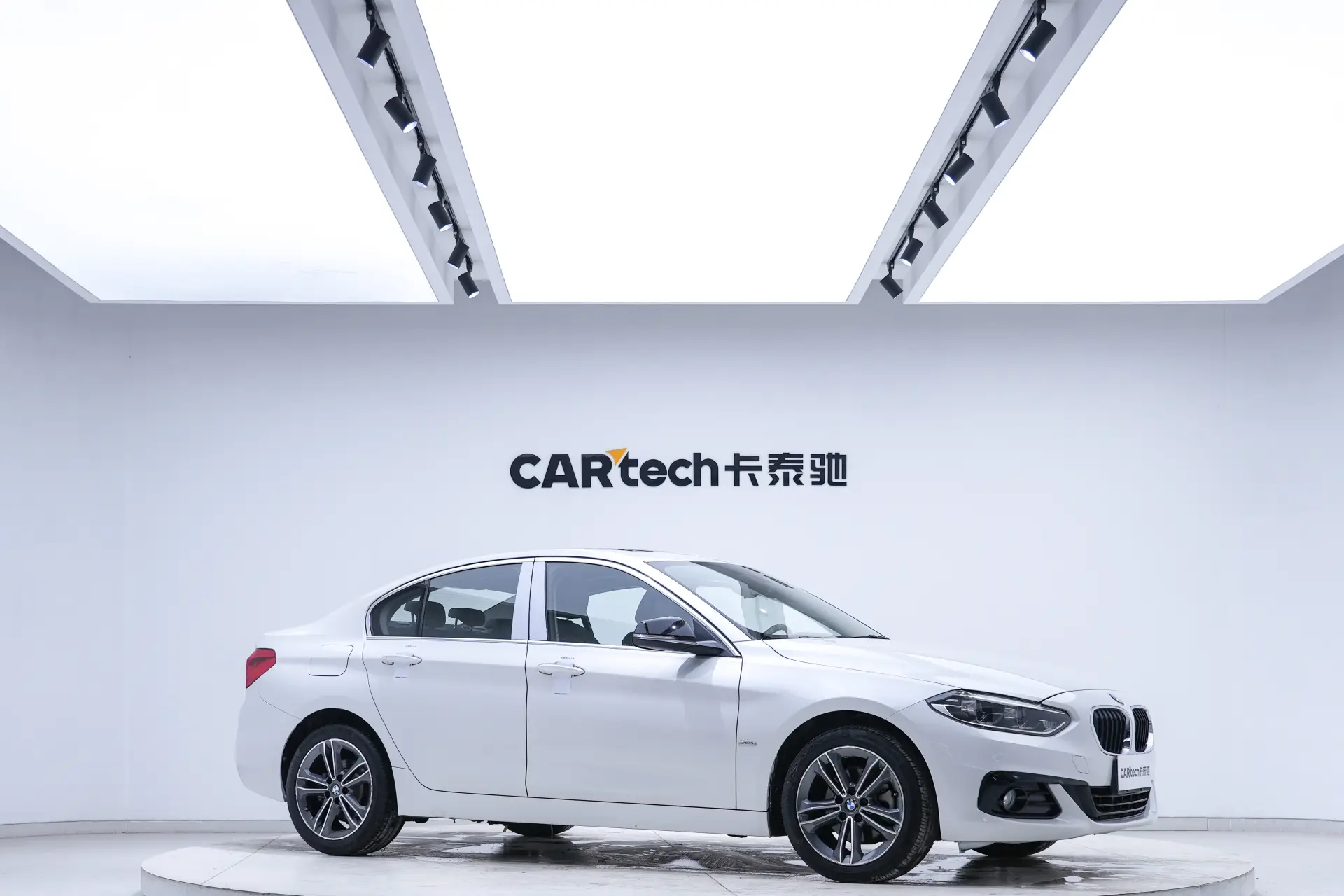 BMW 118i, 2018 13