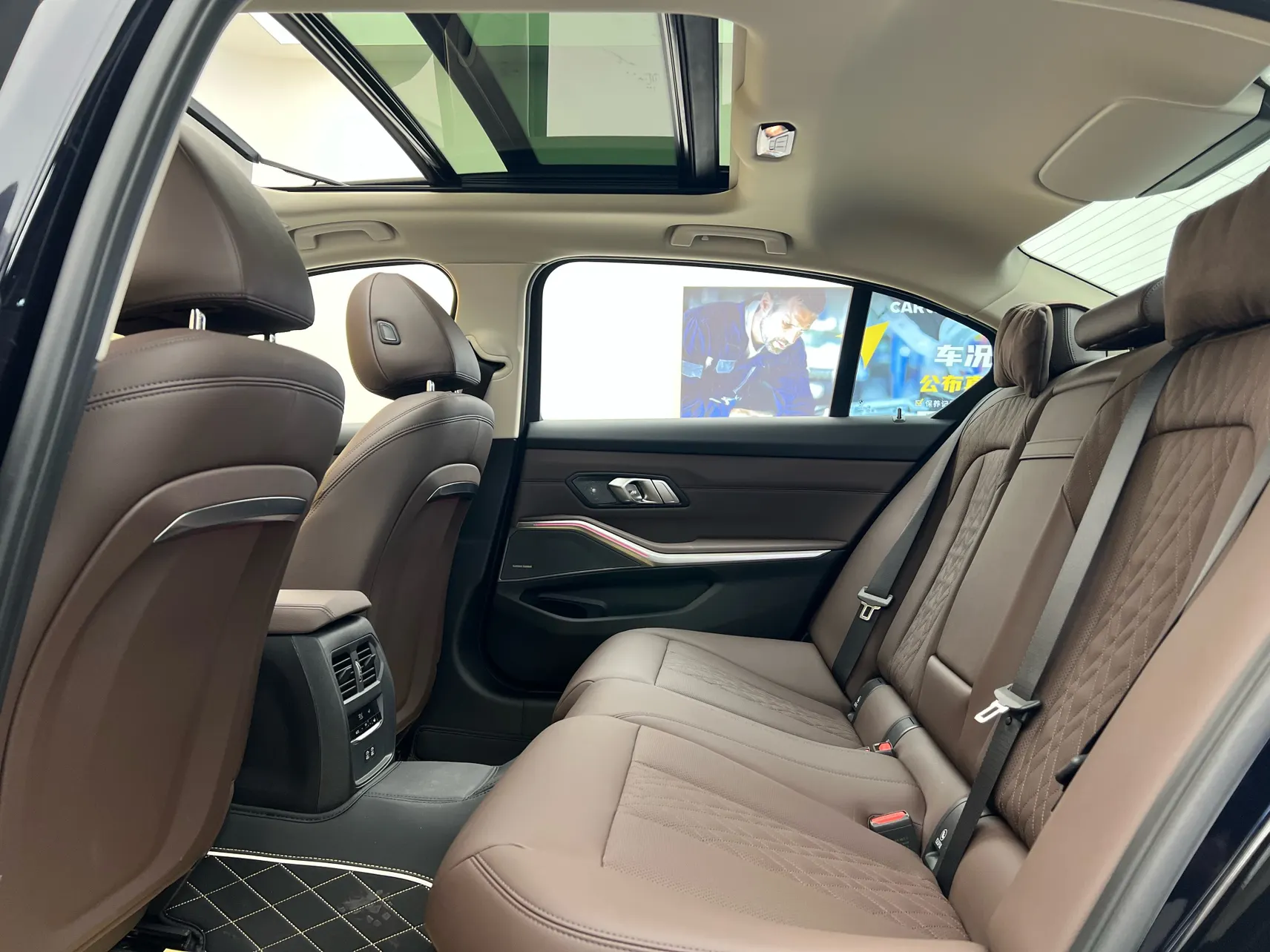 BMW 330Li, 2026 21