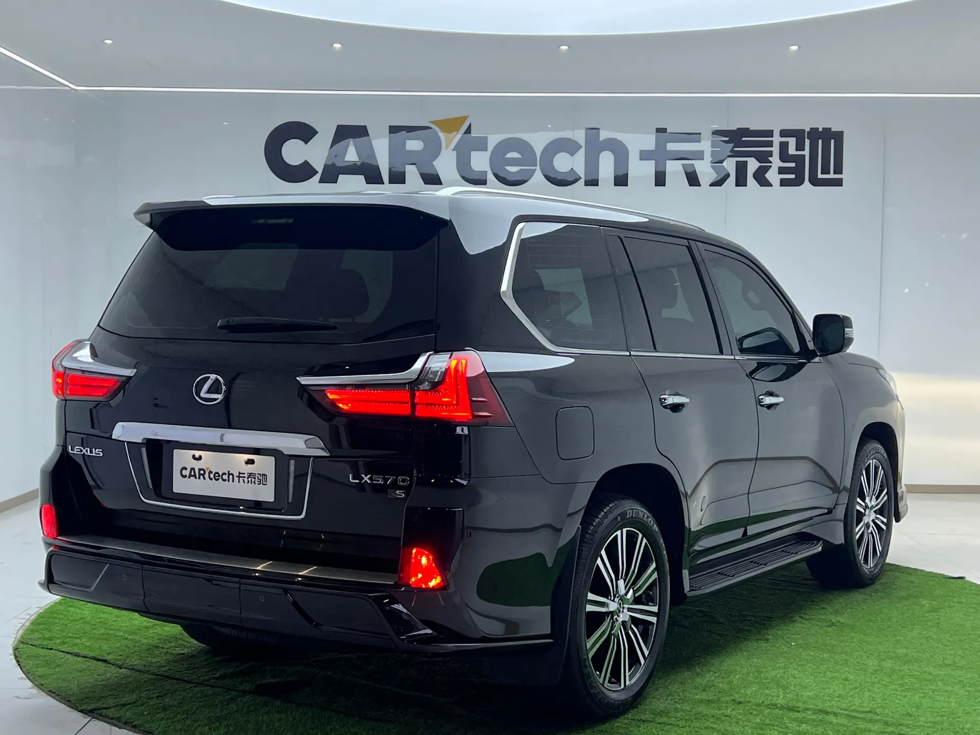 Lexus LX 570, 2023 34