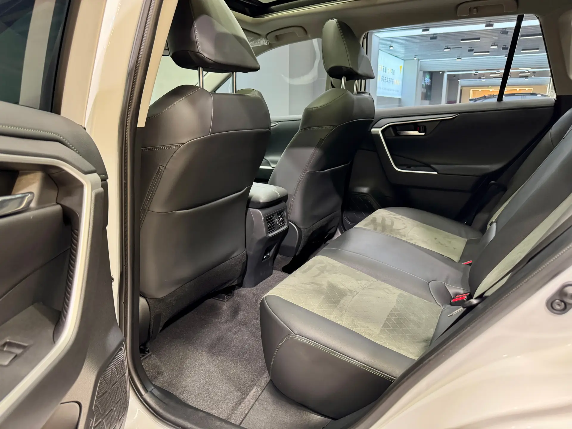 Toyota RAV4, 2024 25