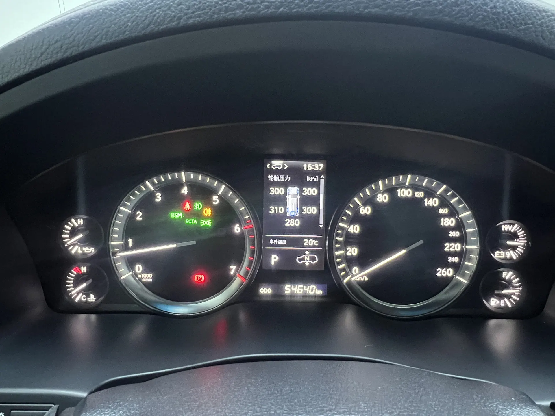 Lexus LX 570, 2023 15