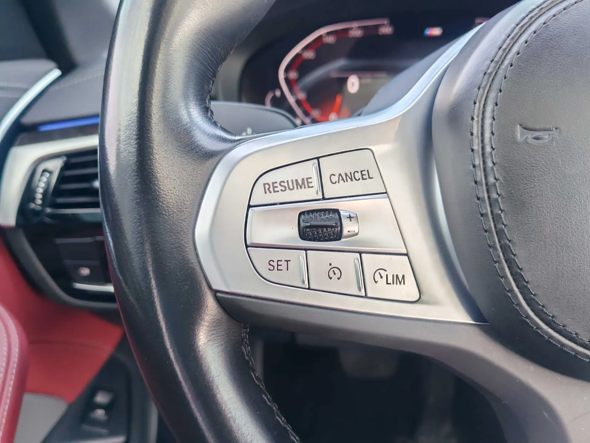 BMW 525Li, 2023 11