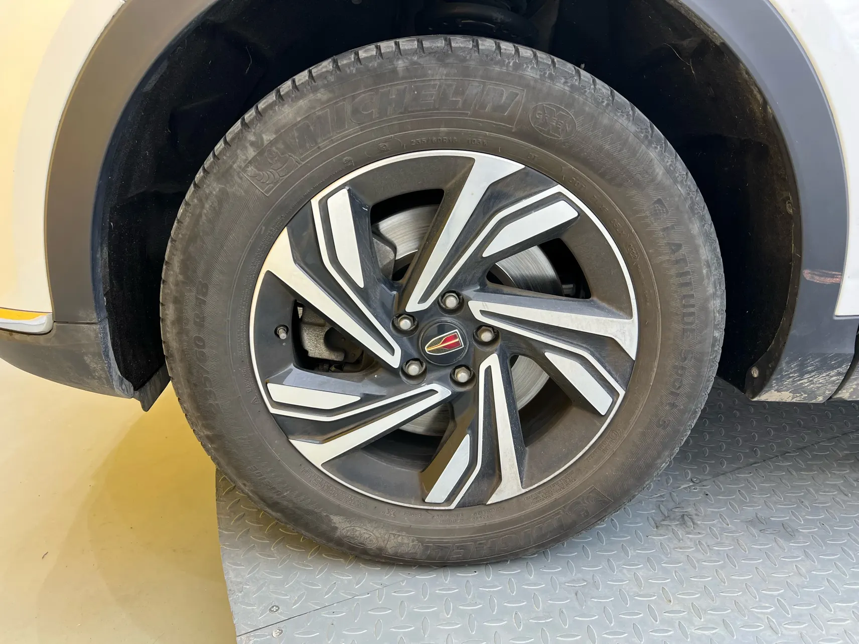 Hongqi HS5, 2023 9
