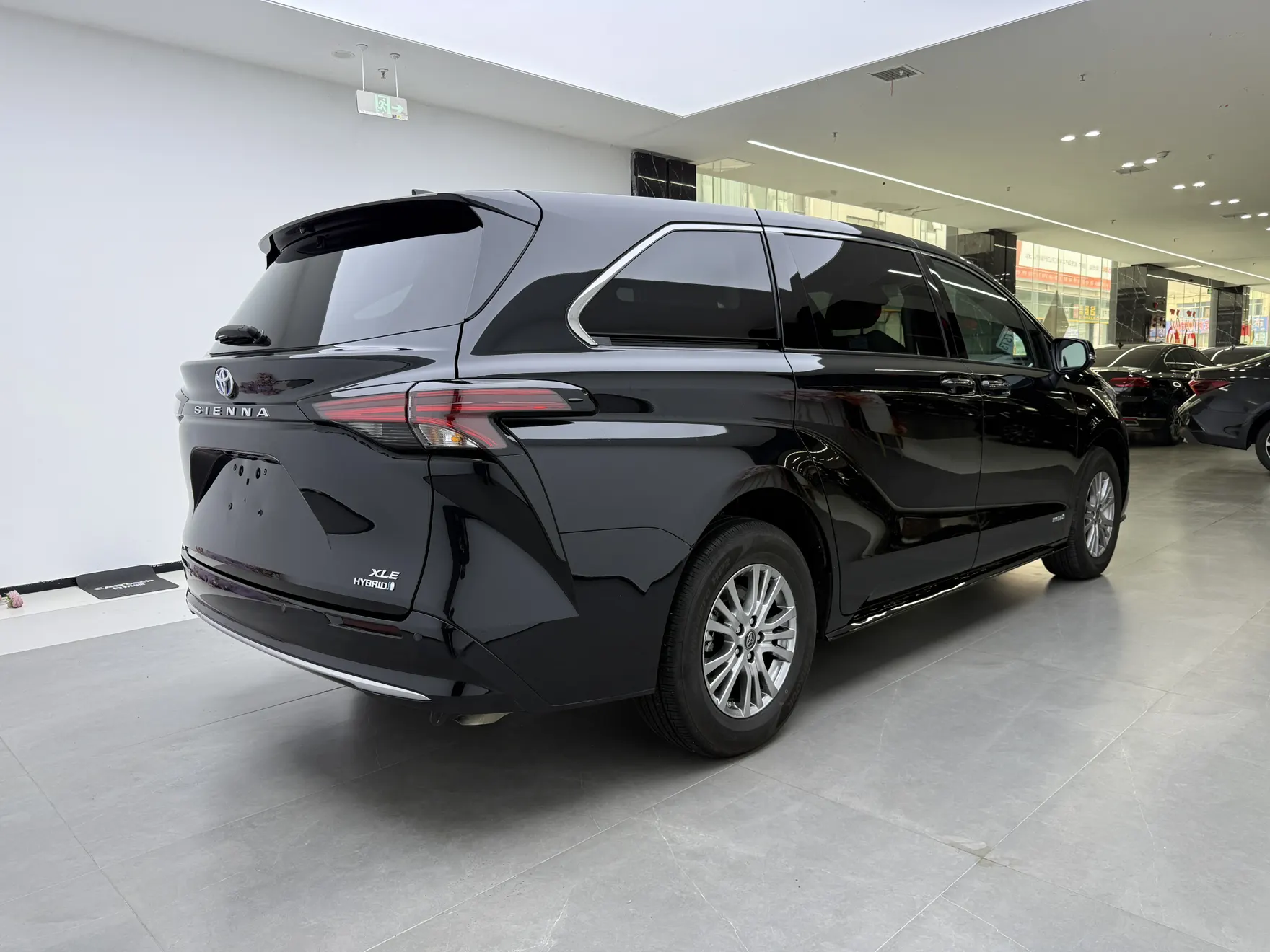 Toyota Sienna, 2024 все фото