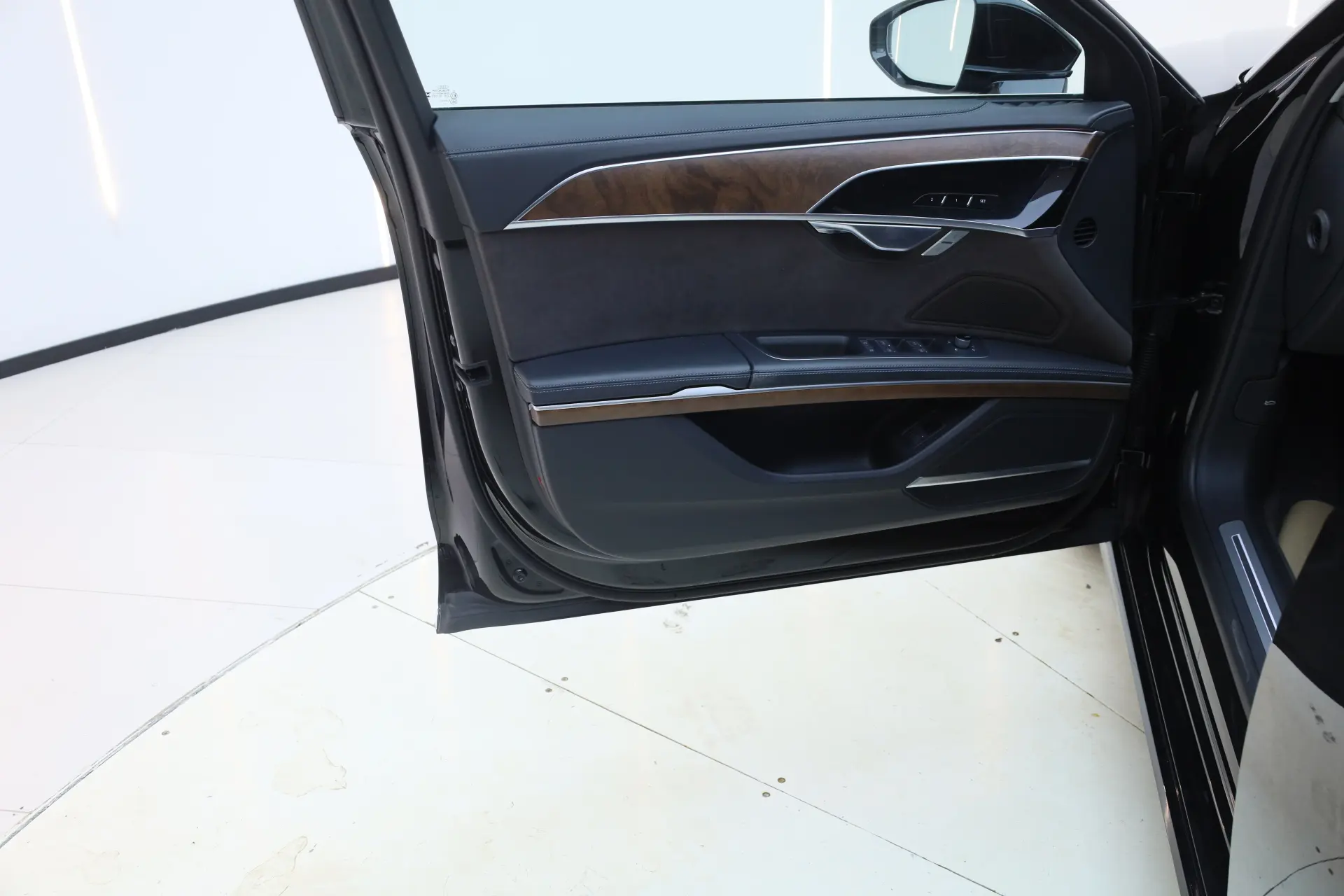 Audi A8L 50 TFSI, 2023 30