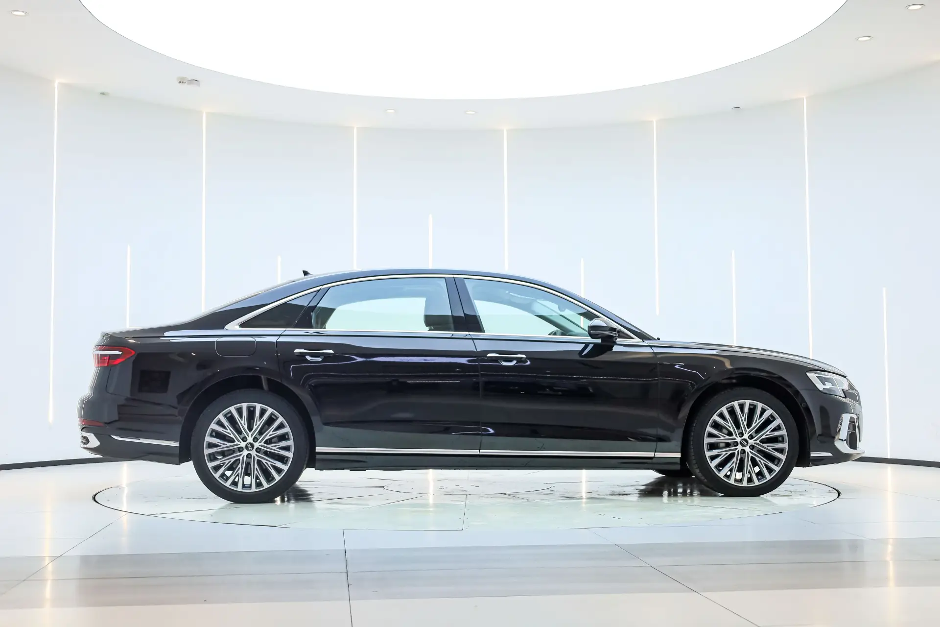 Audi A8L 50 TFSI, 2023 4