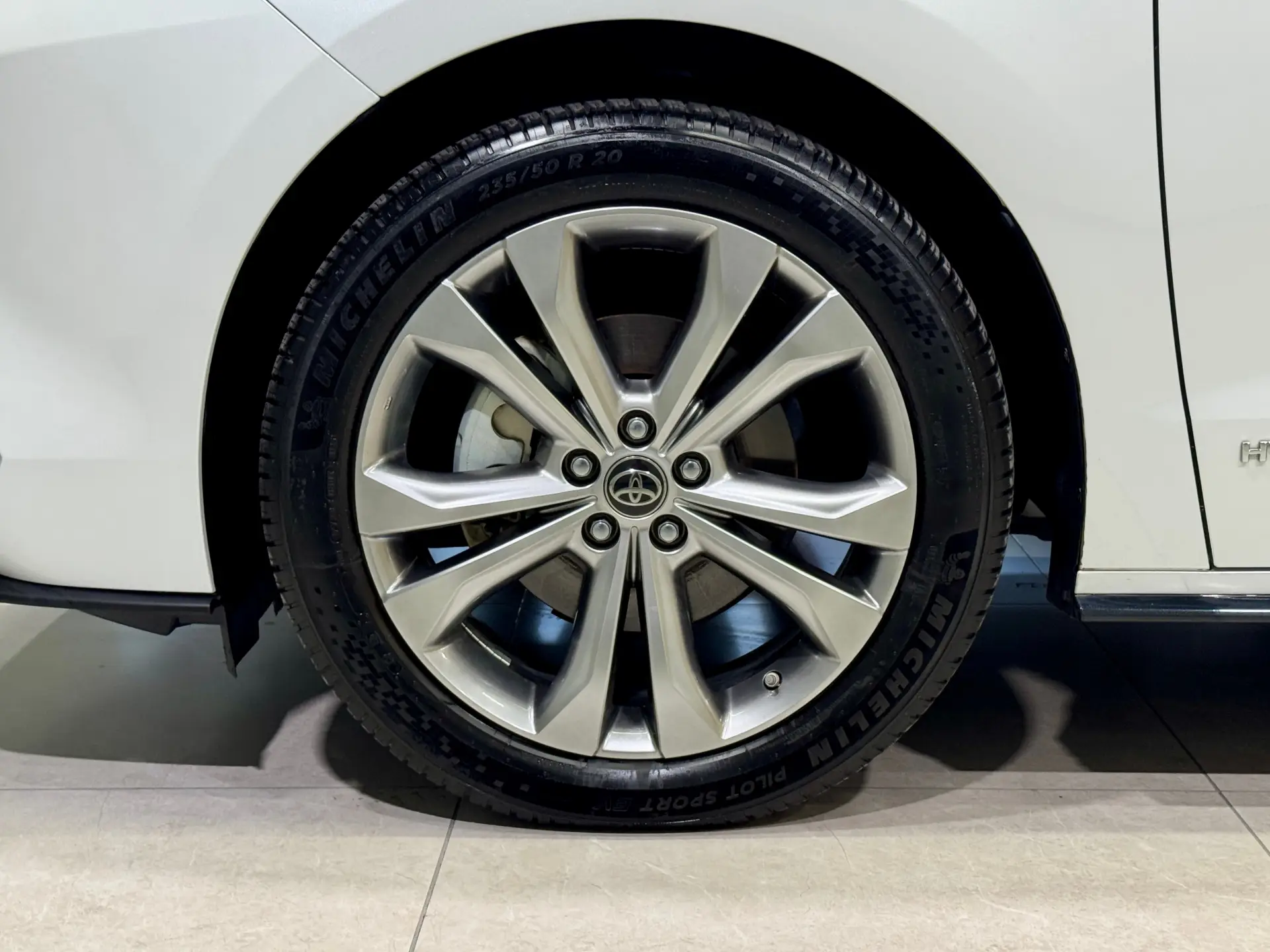 Toyota Sienna, 2024 11