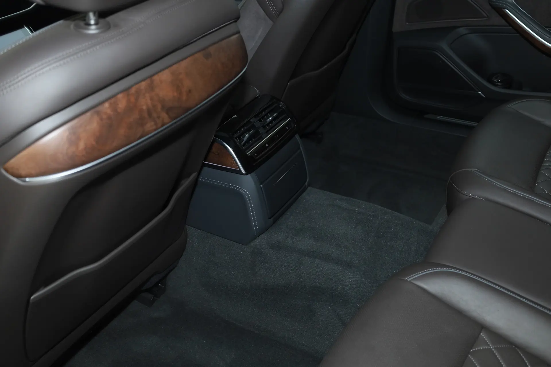 Audi A8L 50 TFSI, 2023 25