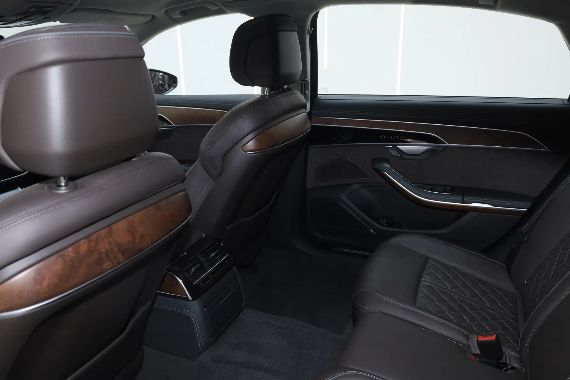 Audi A8L 50 TFSI, 2023 26