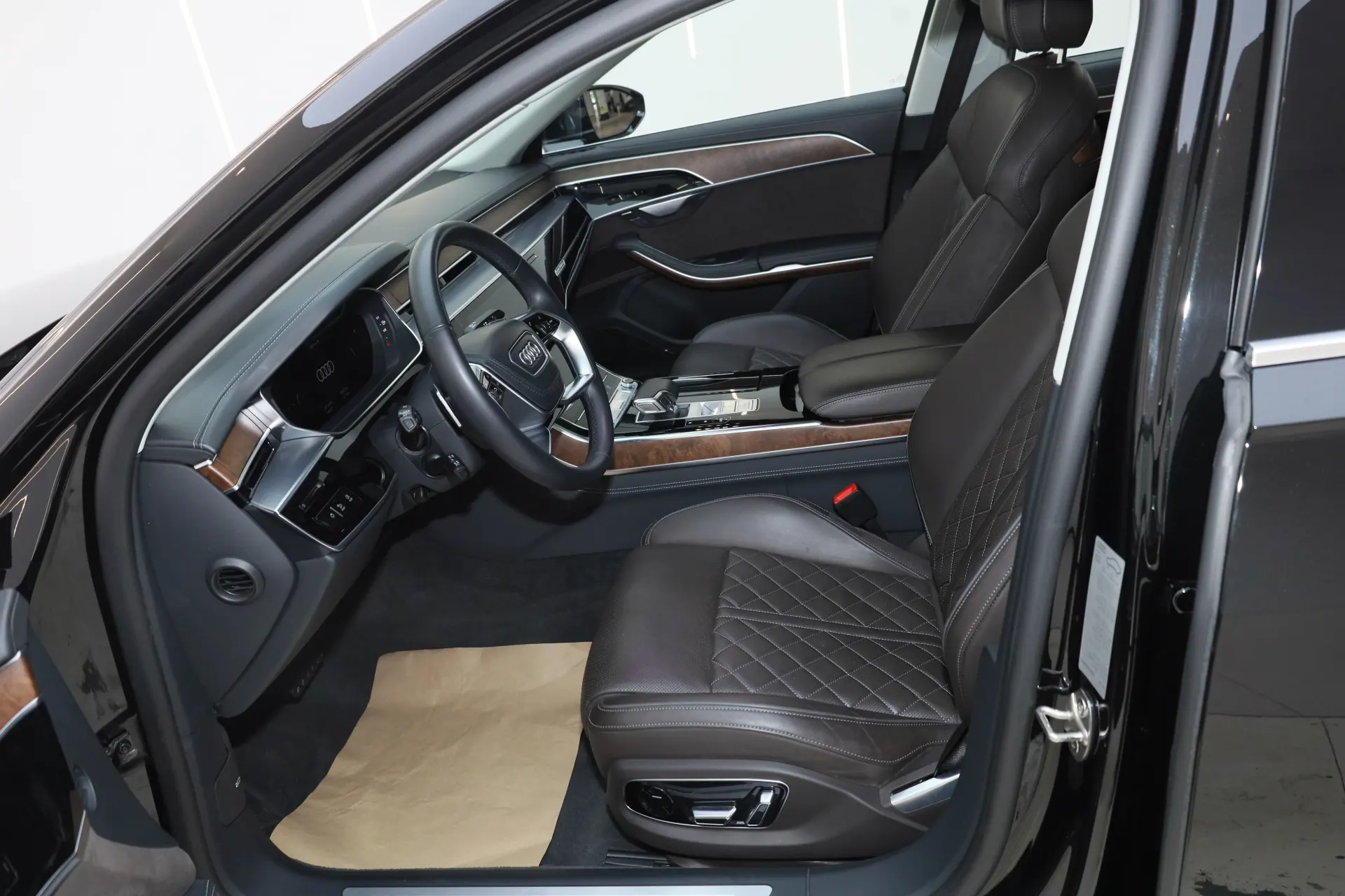Audi A8L 50 TFSI, 2023 17