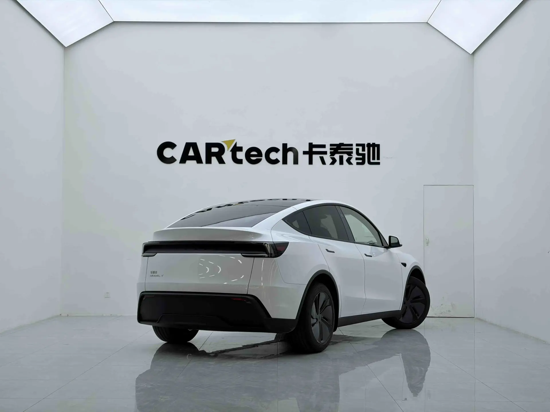 Tesla Model Y, 2026 4