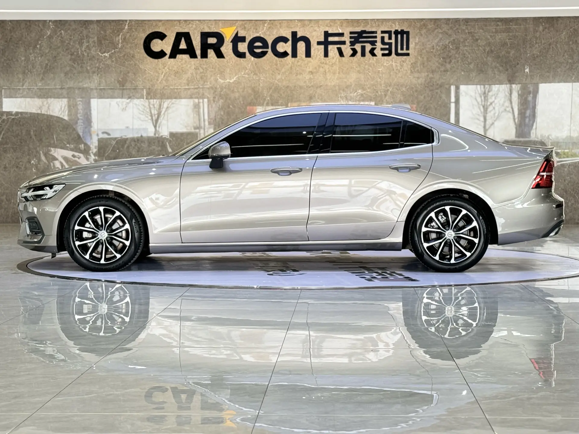 Volvo S60, 2022 8