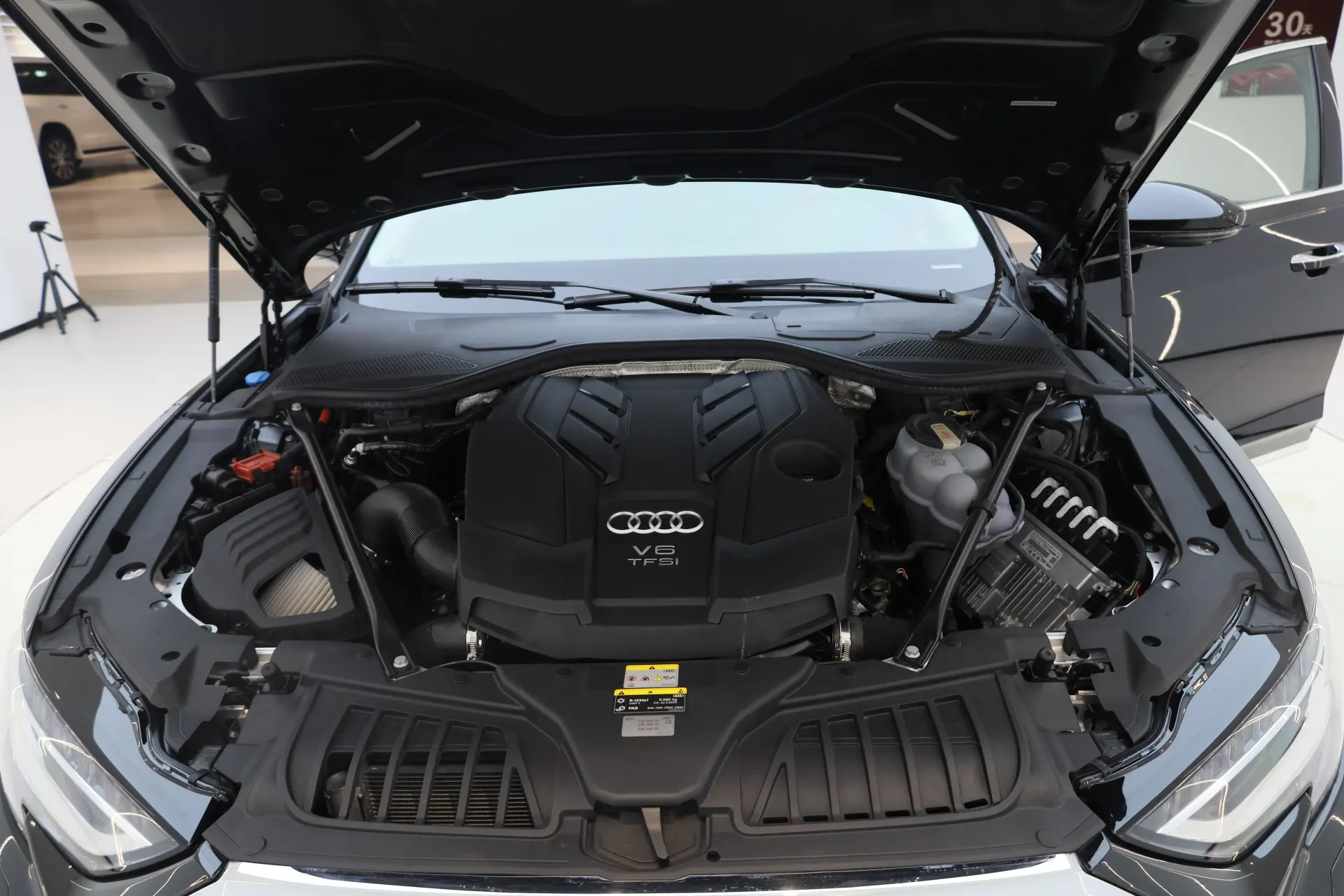 Audi A8L 50 TFSI, 2023 12