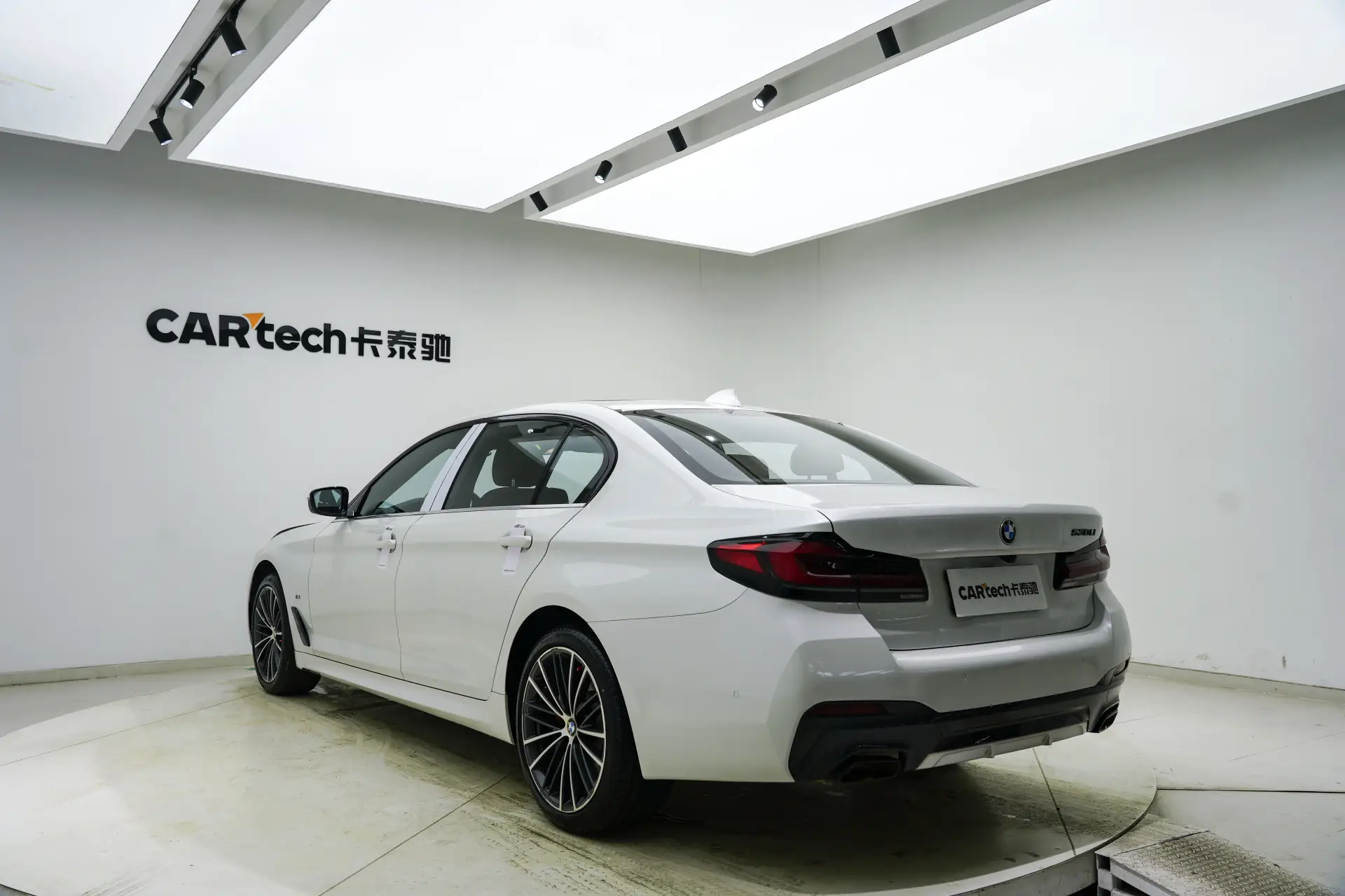 BMW 530Li, 2022 7