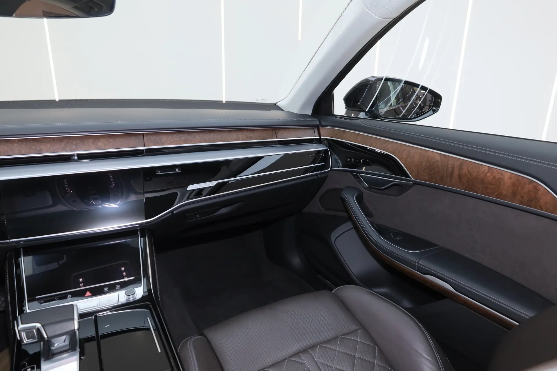 Audi A8L 50 TFSI, 2023 32