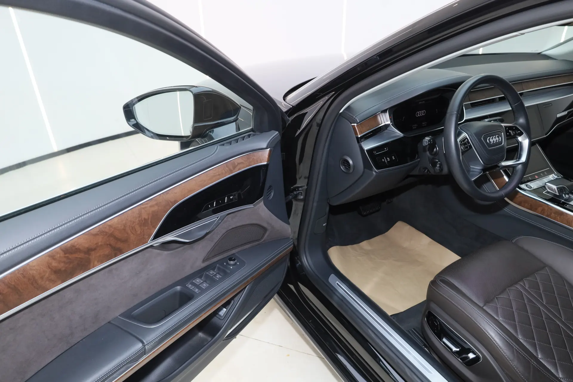 Audi A8L 50 TFSI, 2023 29