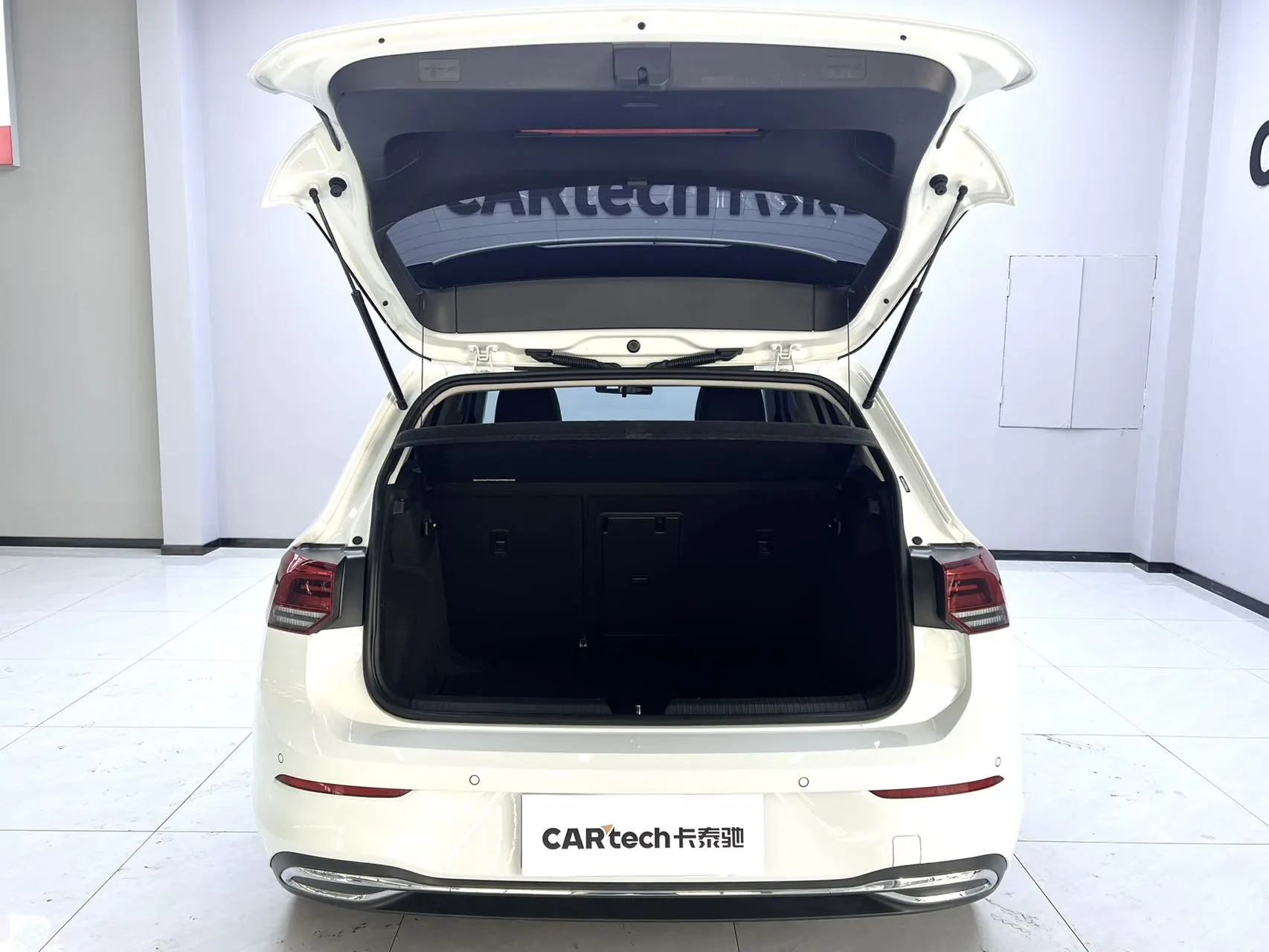 Volkswagen Golf, 2023 13